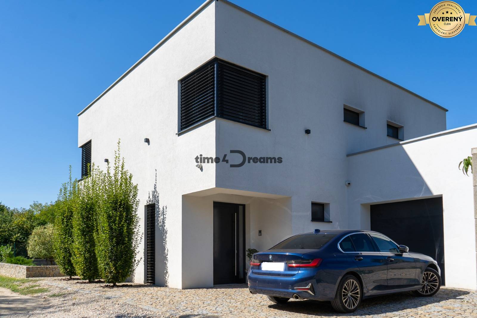 NA PREDAJ Nadštandardný rodinný dom v obci Pohranice NITRA