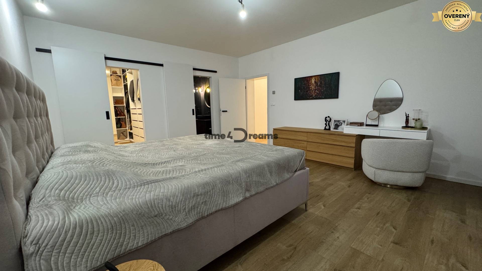 NA PREDAJ Nadštandardný rodinný dom v obci Pohranice NITRA