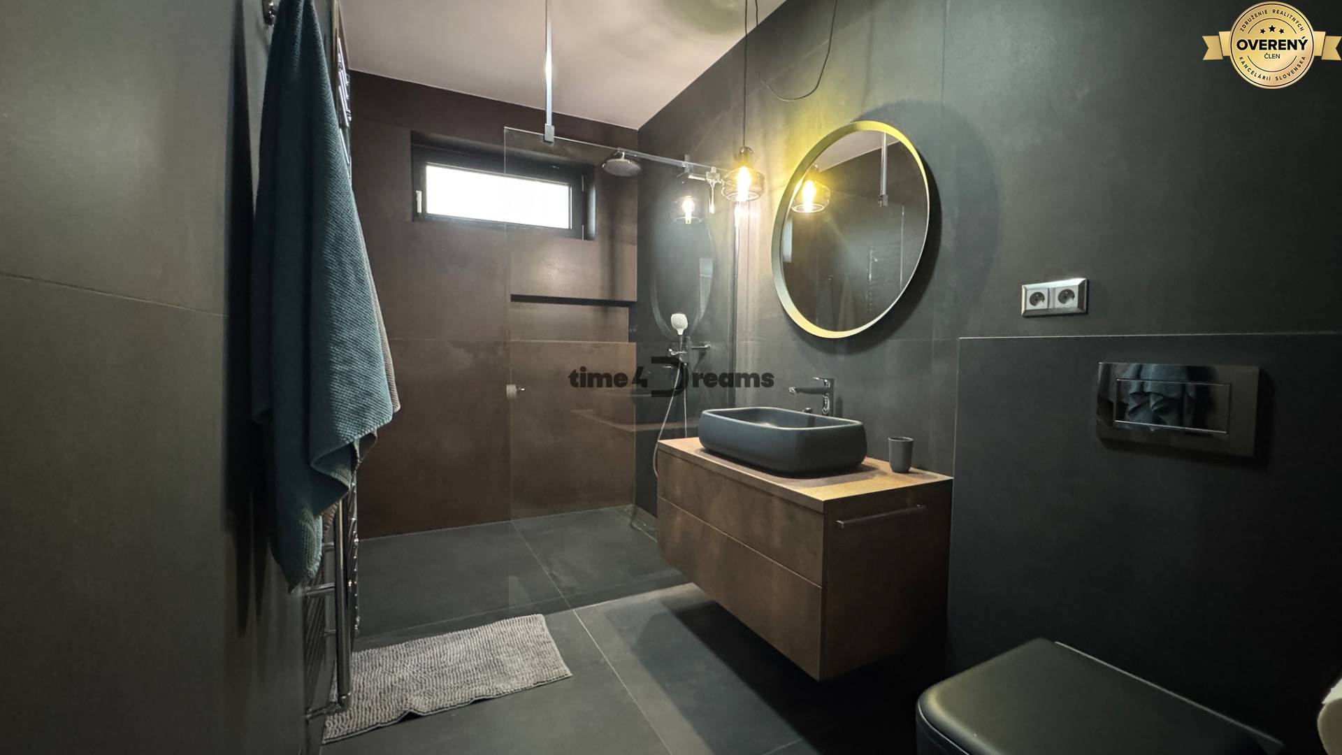 NA PREDAJ Nadštandardný rodinný dom v obci Pohranice NITRA