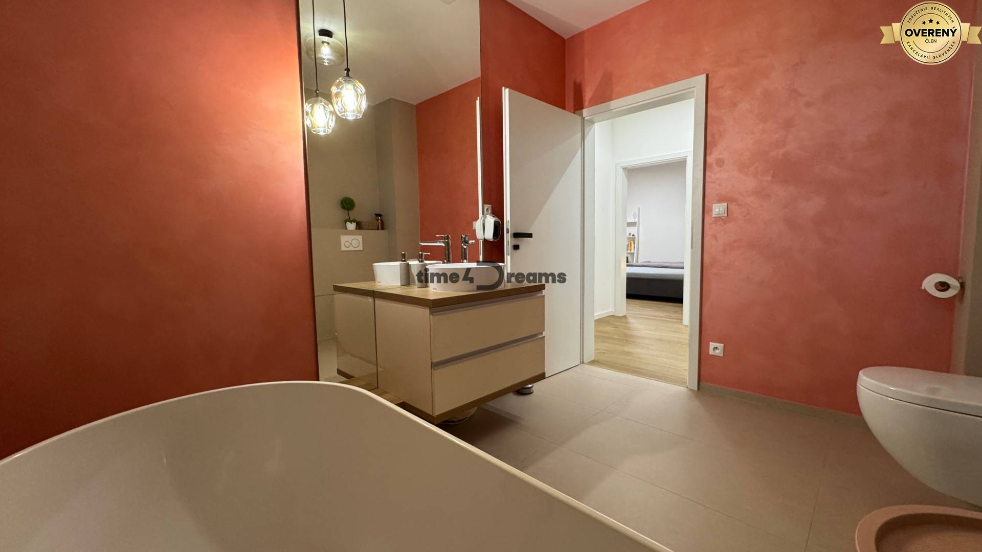 NA PREDAJ Nadštandardný rodinný dom v obci Pohranice NITRA