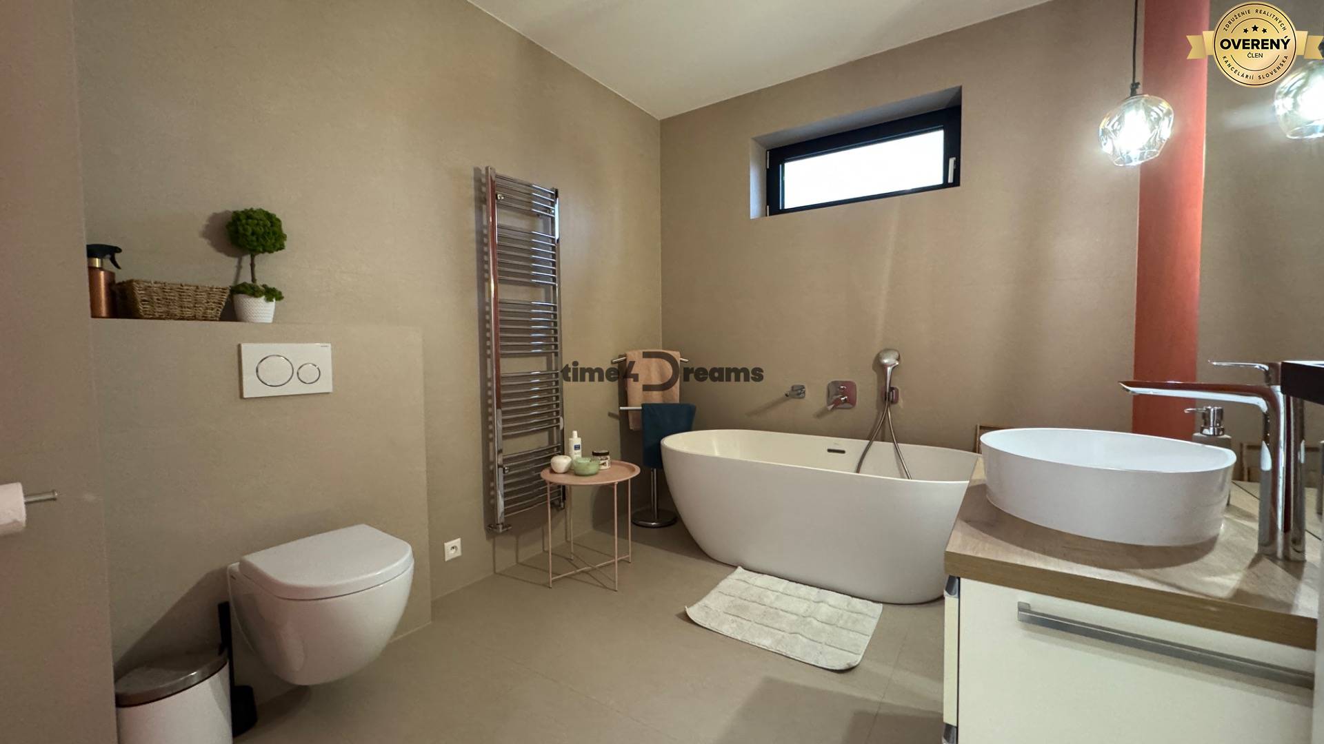 NA PREDAJ Nadštandardný rodinný dom v obci Pohranice NITRA