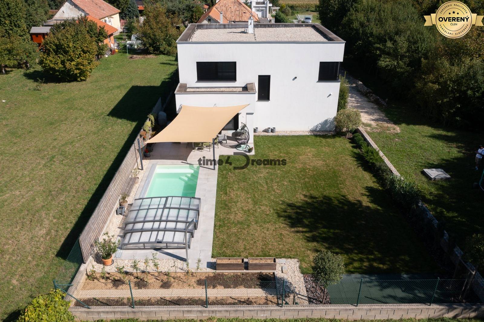 NA PREDAJ Nadštandardný rodinný dom v obci Pohranice NITRA