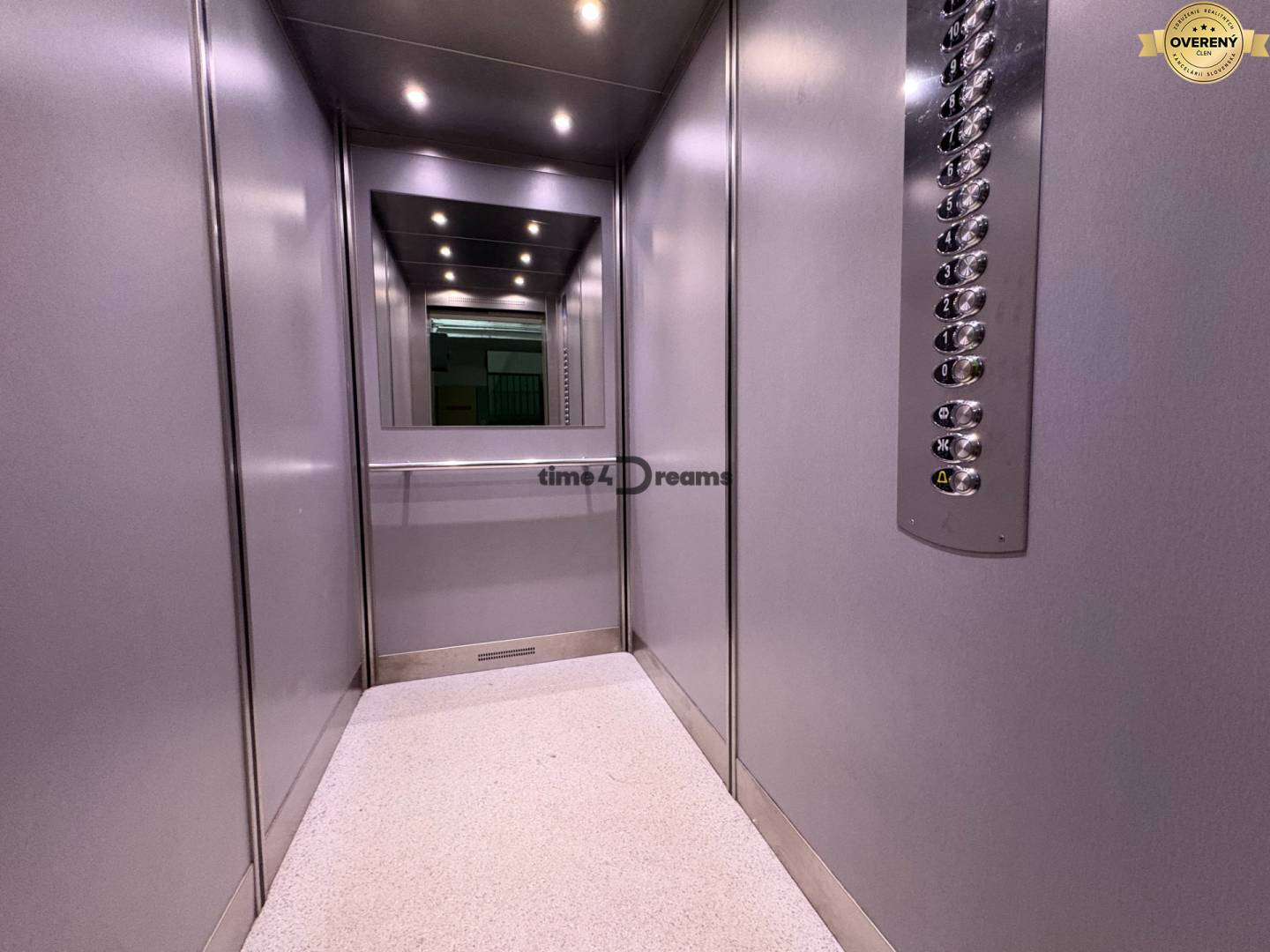 Na predaj: 2 izb.byt v CENTRE mesta + 2x BALKÓN, ŠATNÍK, PIVNICA