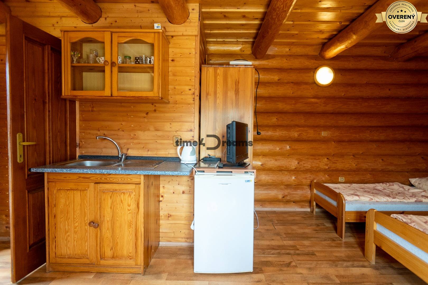 NA PREDAJ Rekreačné zariadenie – Penzión so zrubom v obci Podhájska