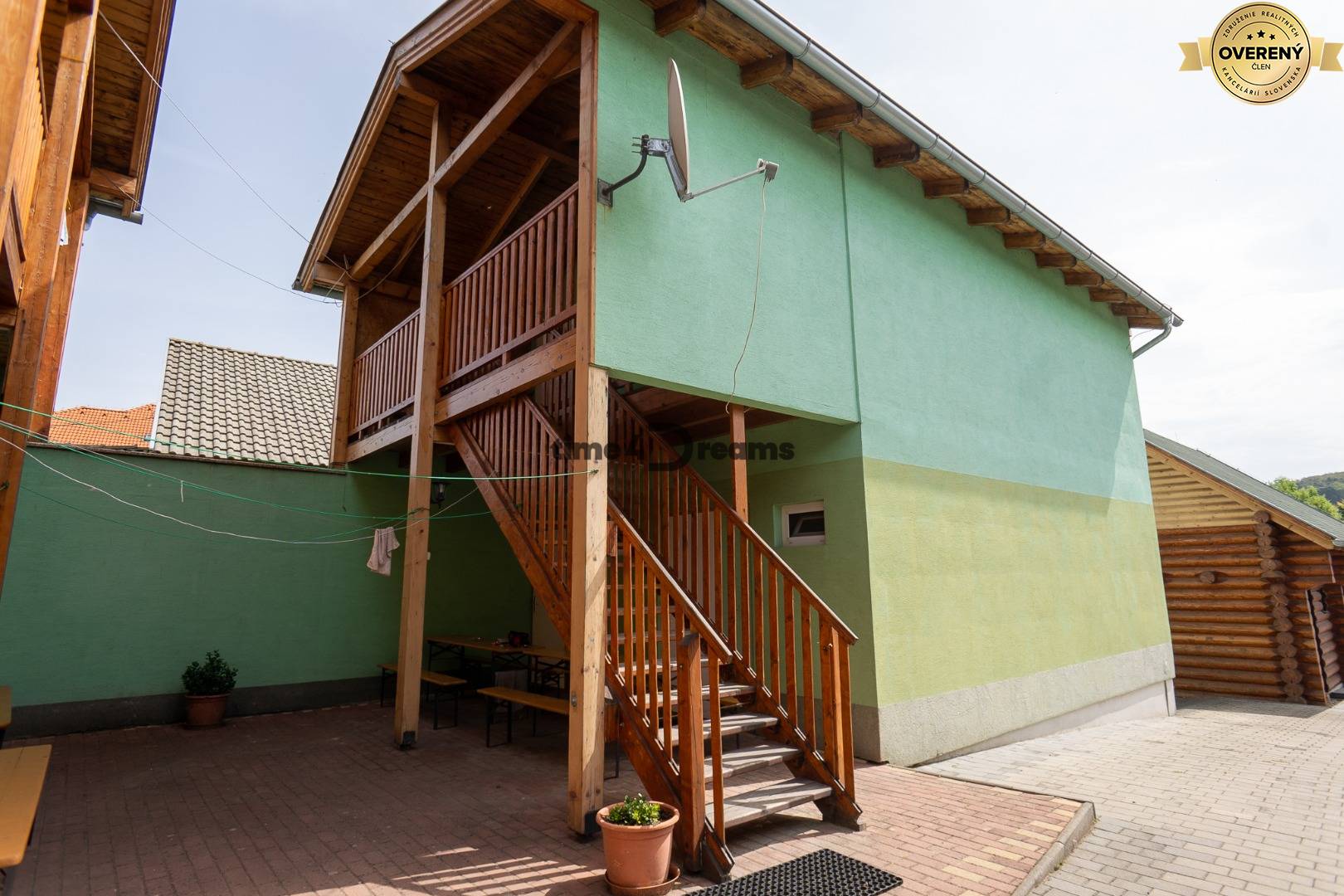 NA PREDAJ Rekreačné zariadenie – Penzión so zrubom v obci Podhájska