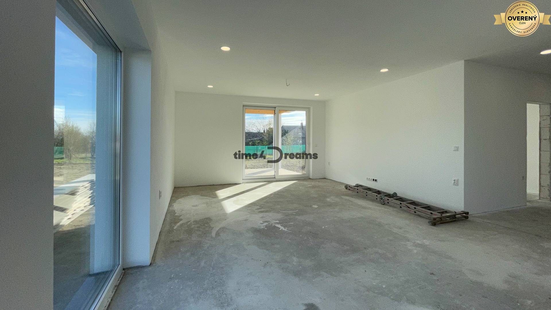 NA PREDAJ 4 izbový bungalov v obci Čakajovce