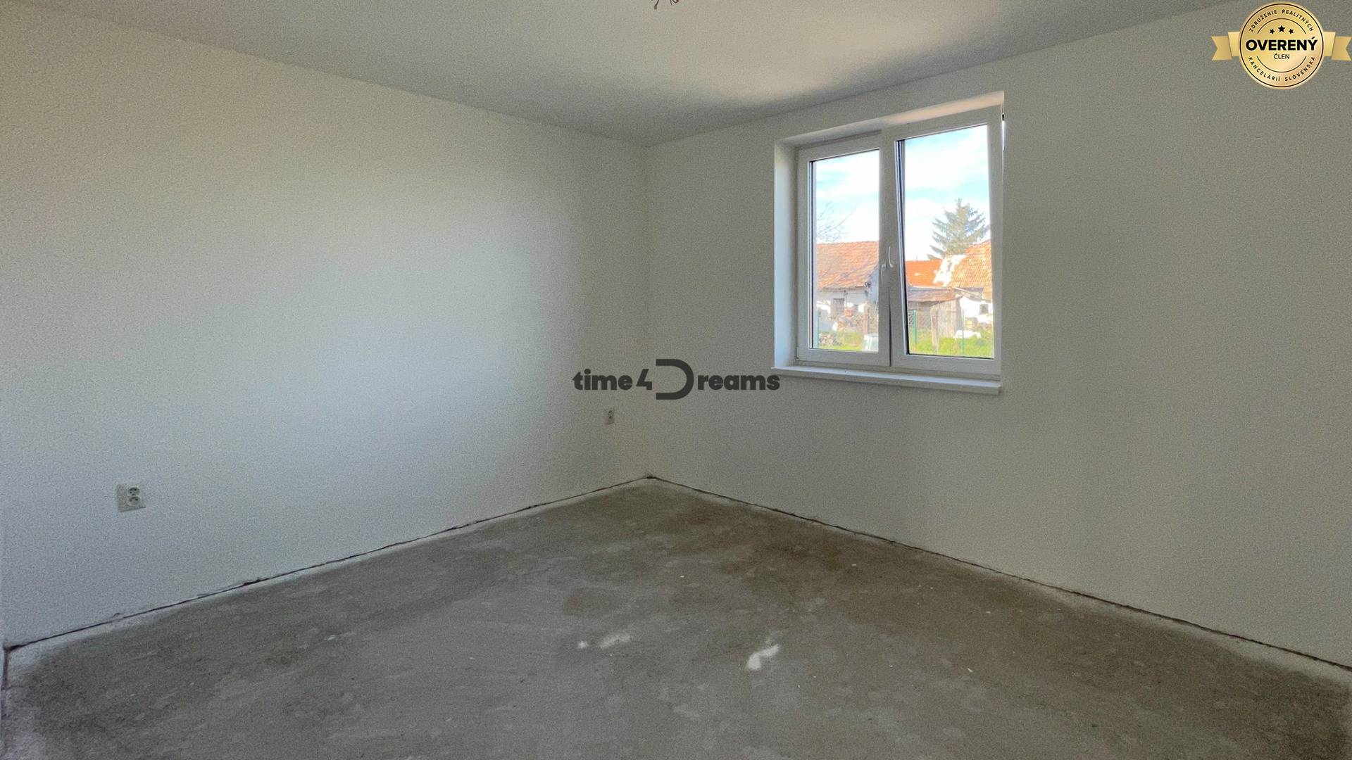 NA PREDAJ 4 izbový bungalov v obci Čakajovce