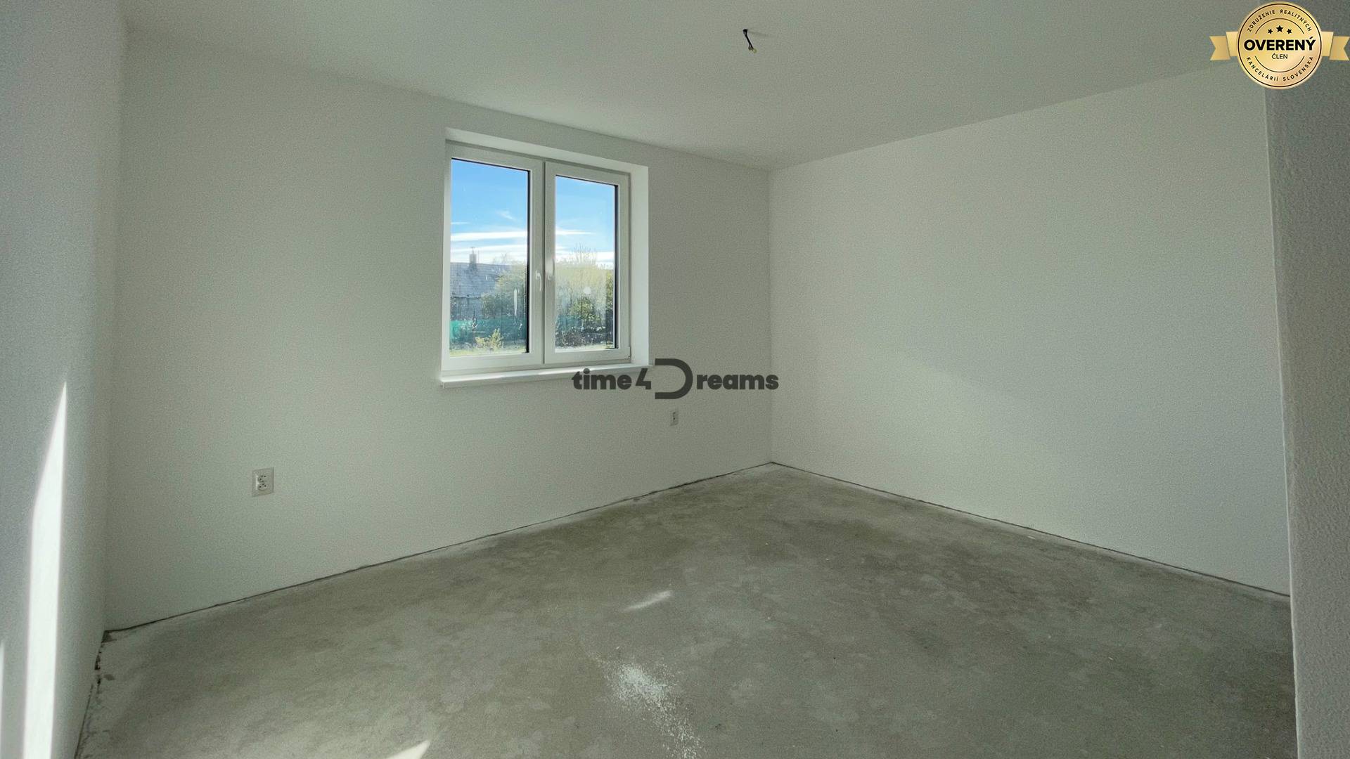 NA PREDAJ 4 izbový bungalov v obci Čakajovce