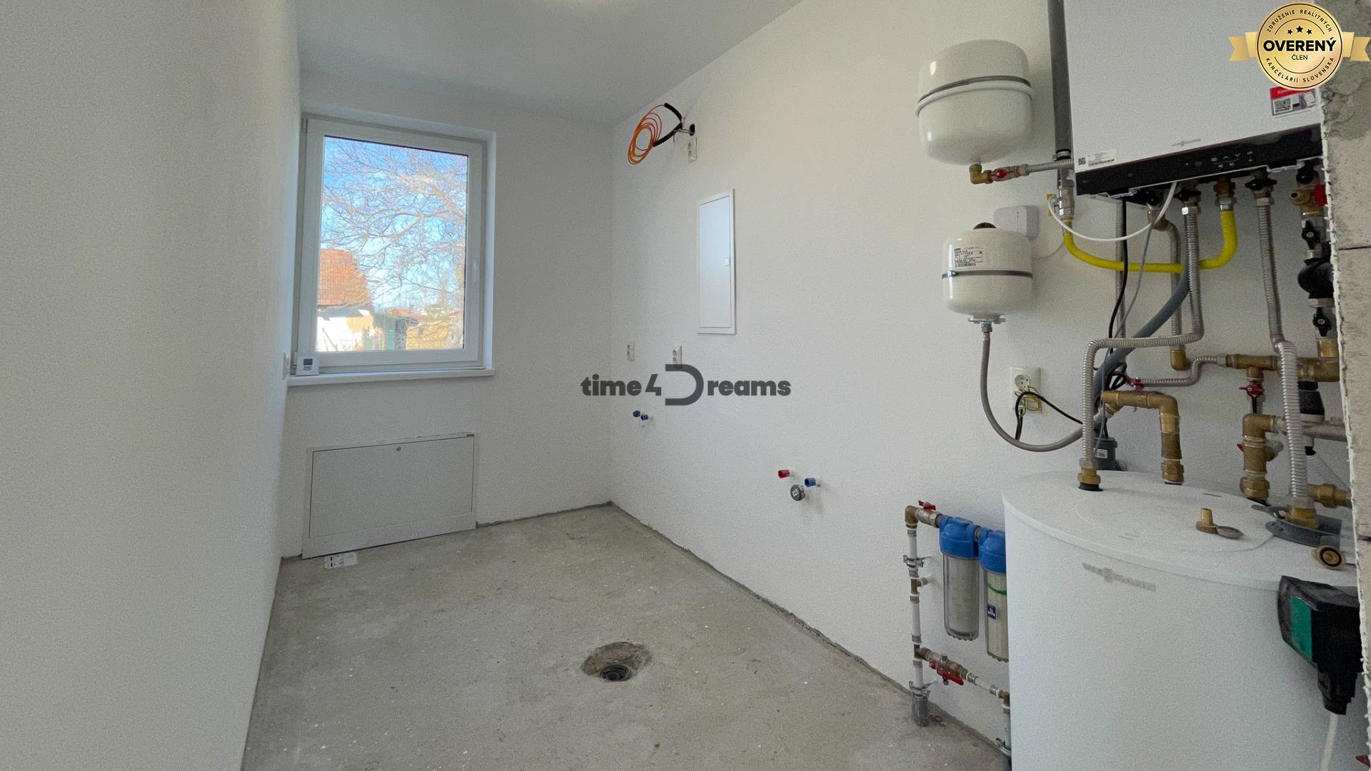 NA PREDAJ 4 izbový bungalov v obci Čakajovce