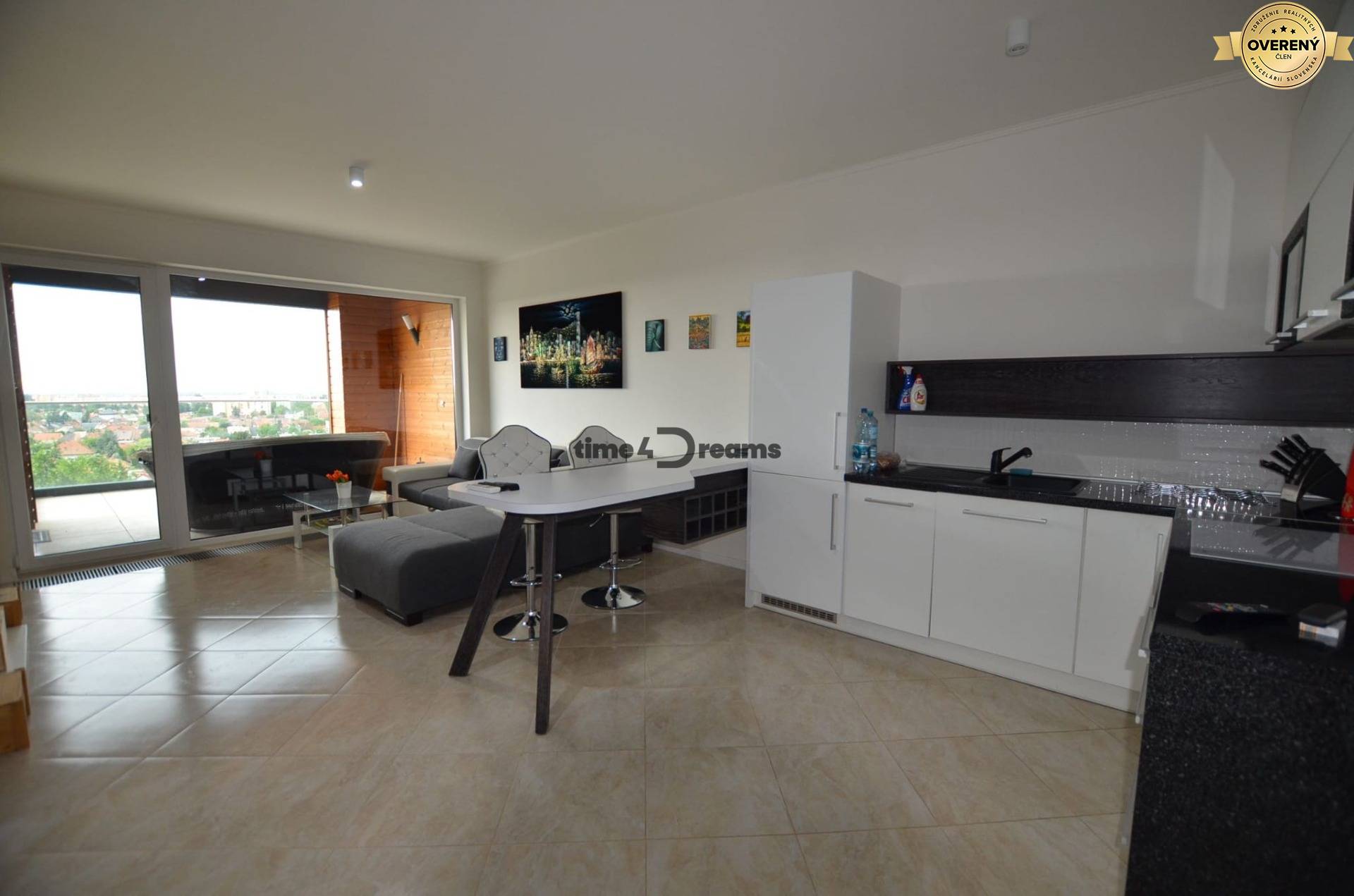 Na prenájom: 2 izbový byt + balkon + pivnica