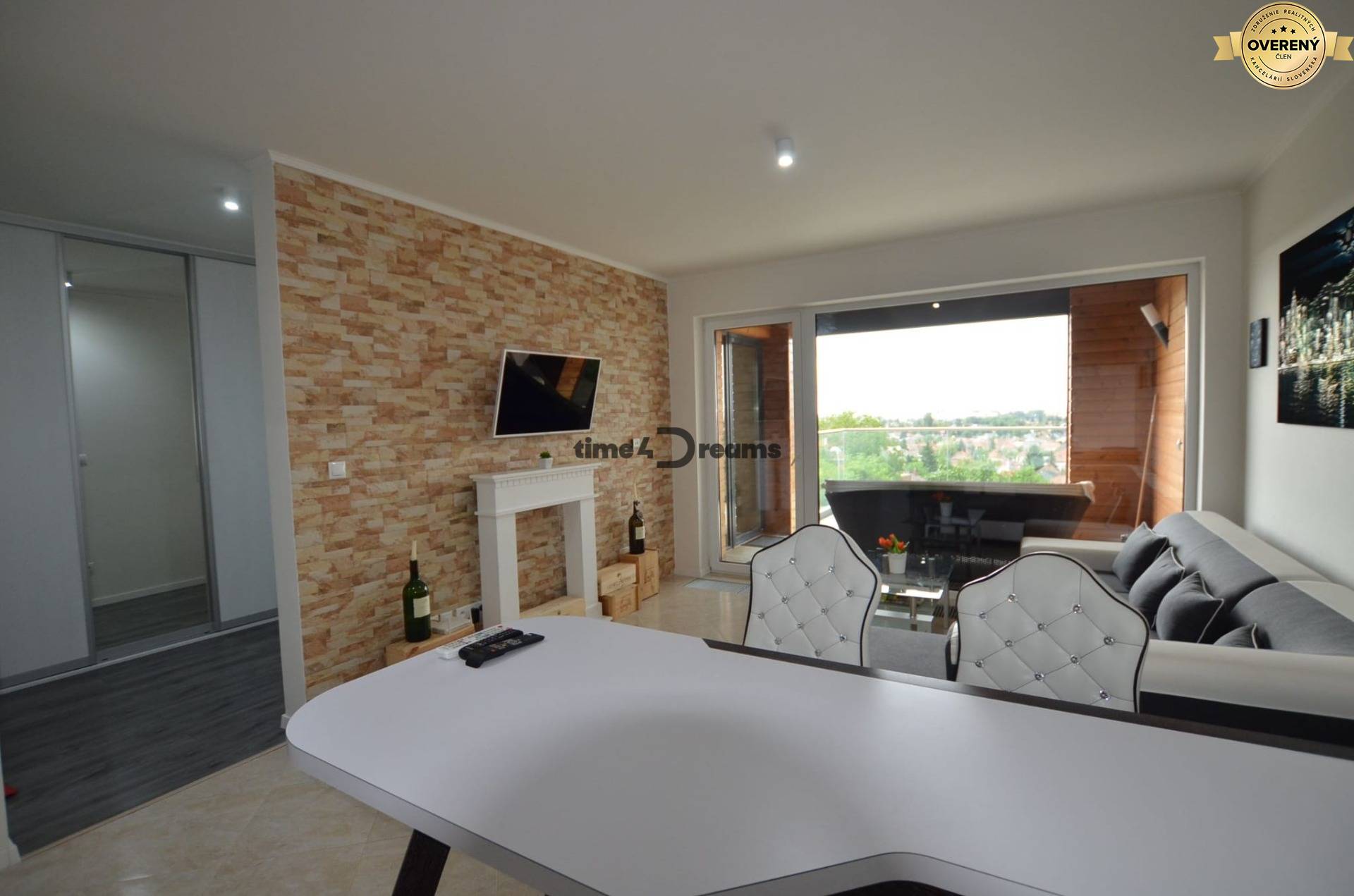 Na prenájom: 2 izbový byt + balkon + pivnica