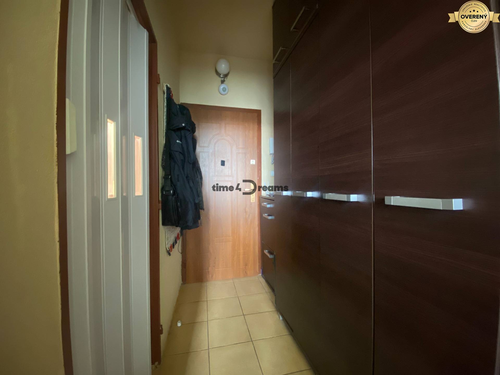 Na predaj: Veľký INVESTIČNY 1 izbový byt + PIVNICA