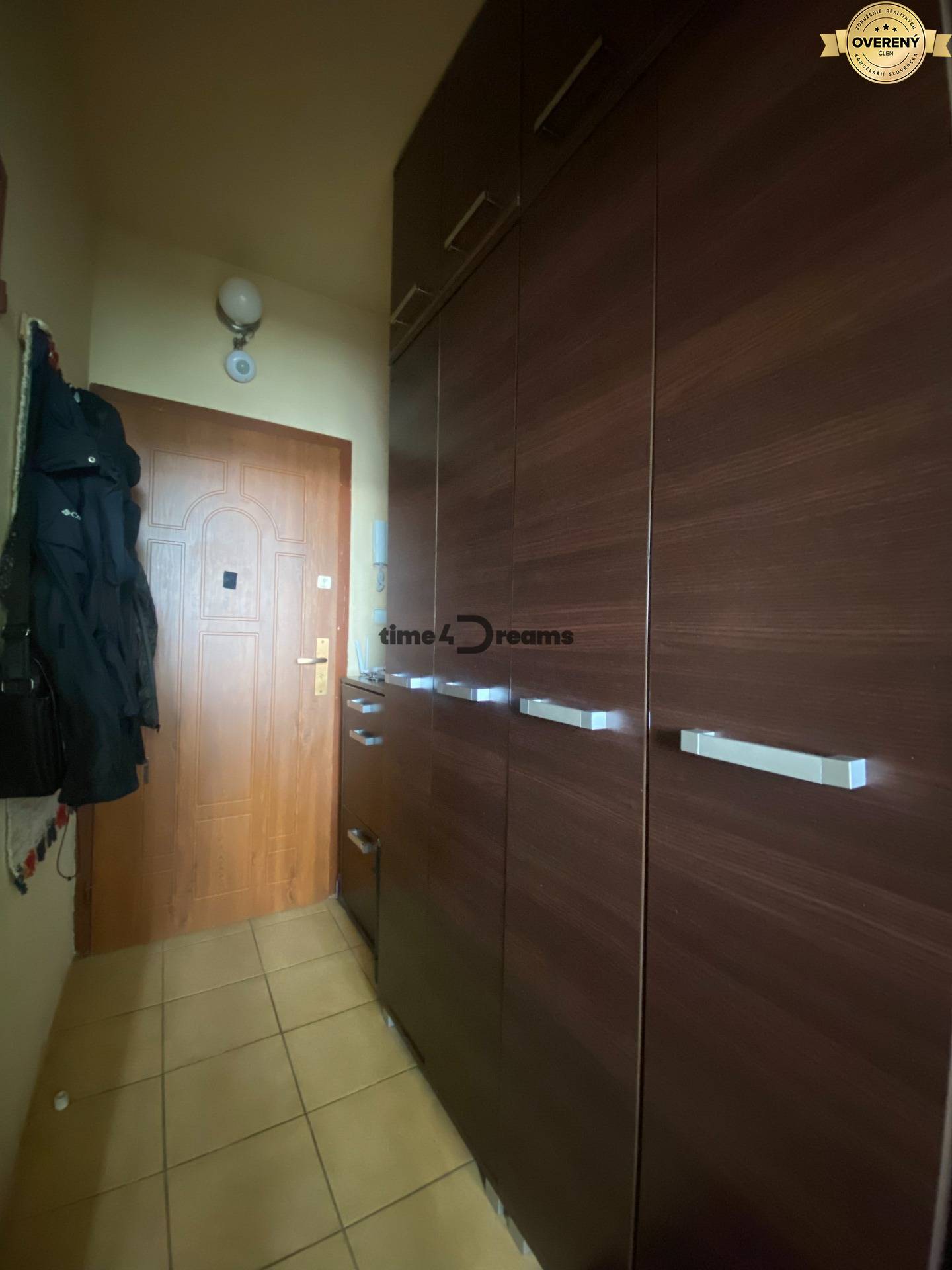 Na predaj: Veľký INVESTIČNY 1 izbový byt + PIVNICA