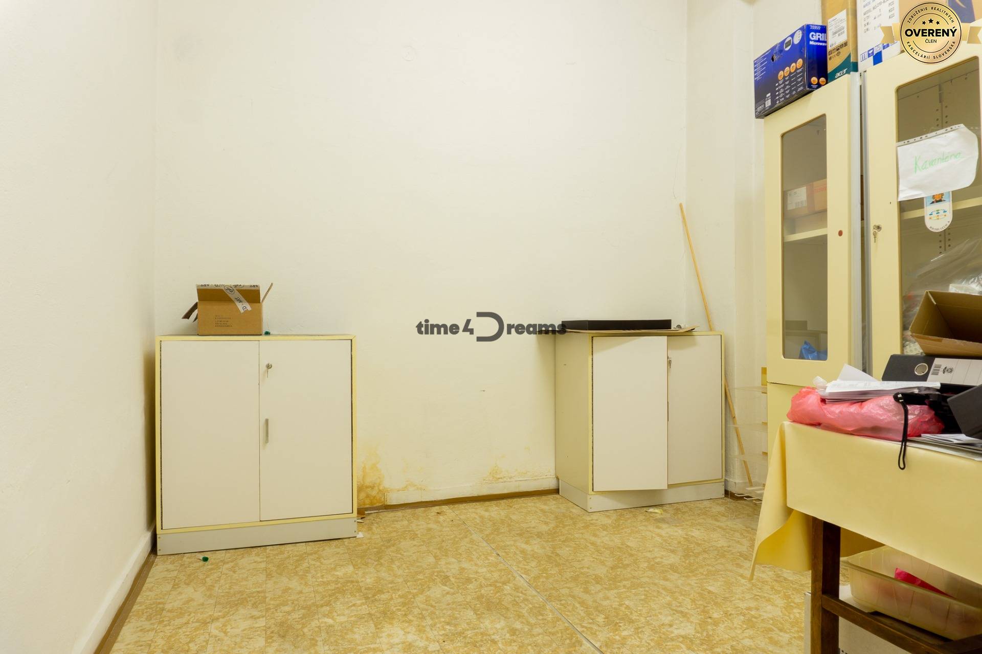 Na prenájom: Polyfunkčná budova v Leviciach