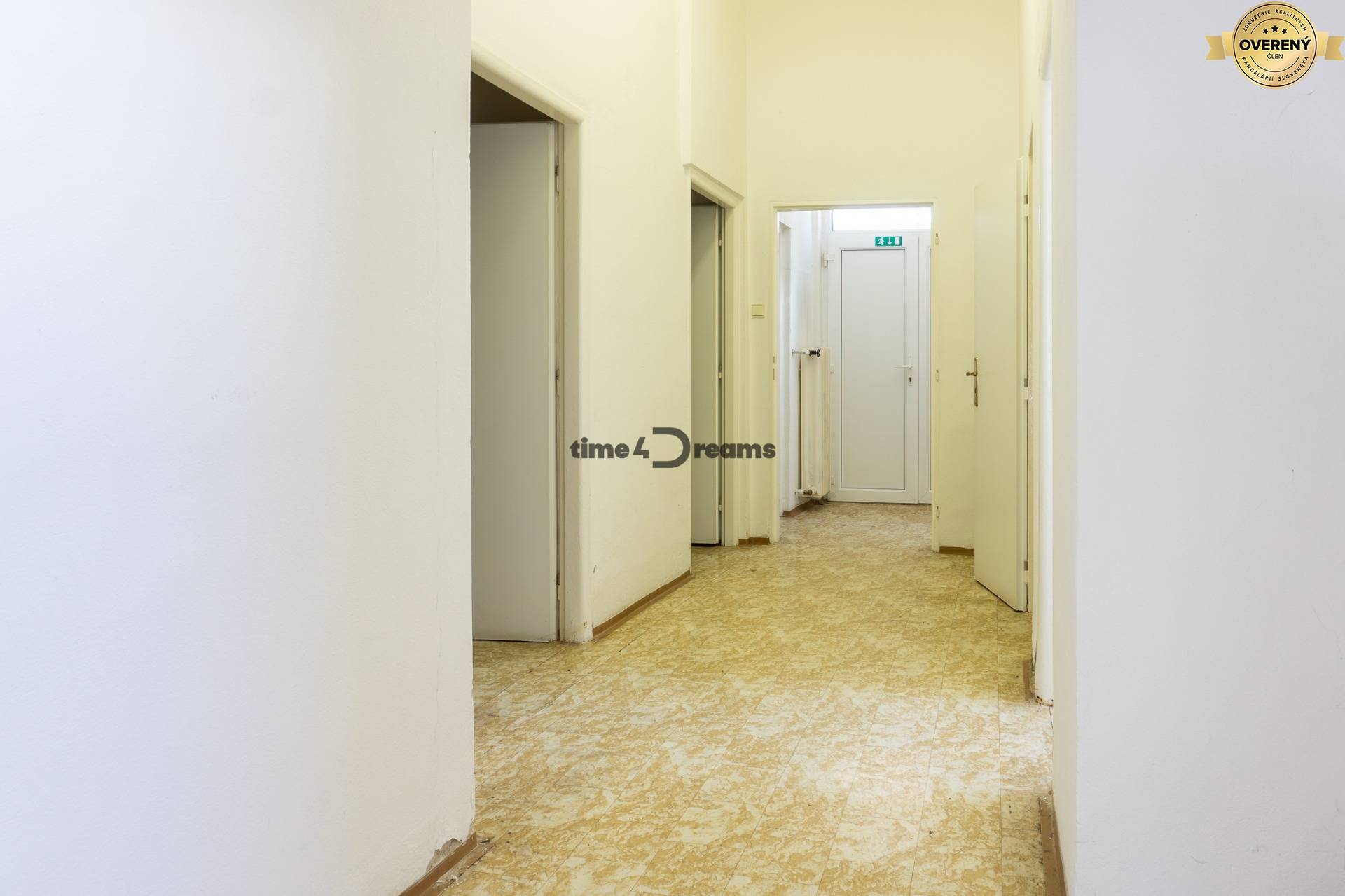 Na prenájom: Polyfunkčná budova v Leviciach