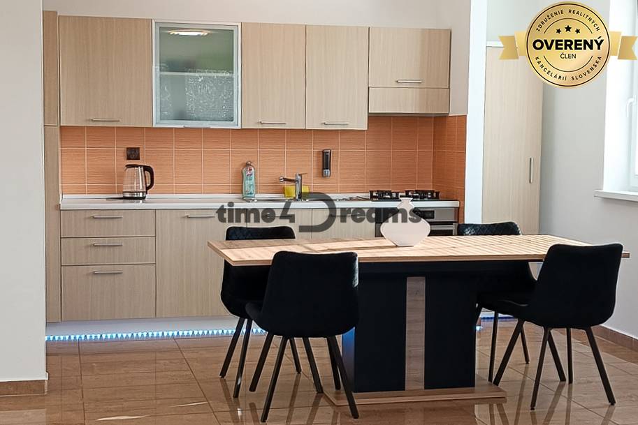 PREDANÝ 2 izbový byt v Leviciach