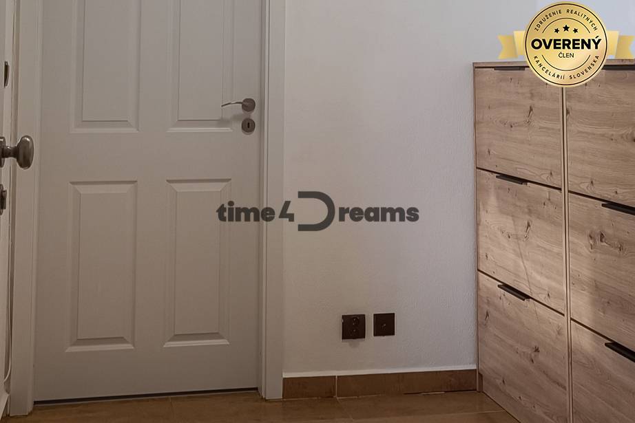 PREDANÝ 2 izbový byt v Leviciach