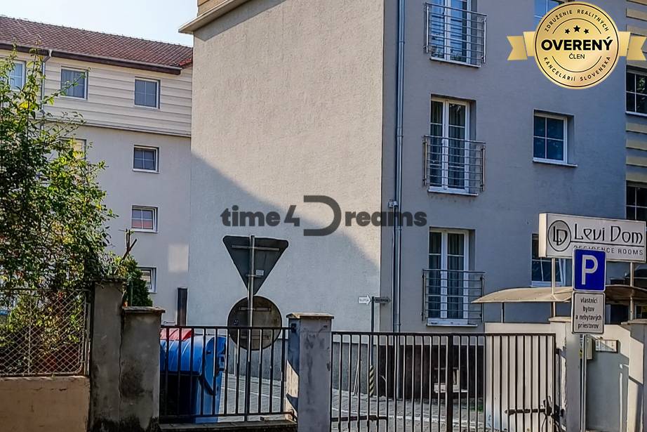 PREDANÝ 2 izbový byt v Leviciach