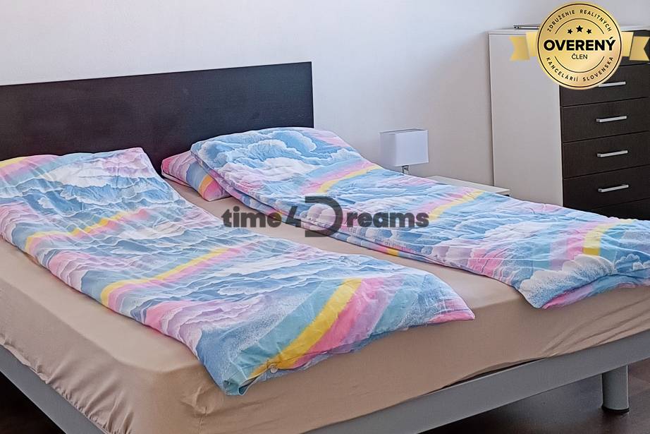 PREDANÝ 2 izbový byt v Leviciach