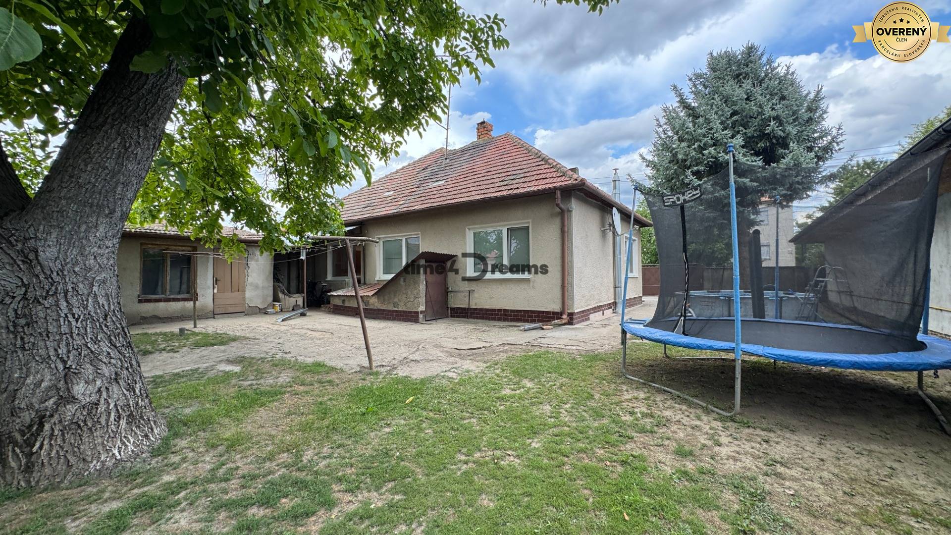 NA PREDAJ Rodinný dom - Šurany - Nitriansky Hrádok, s veľkým pozemkom