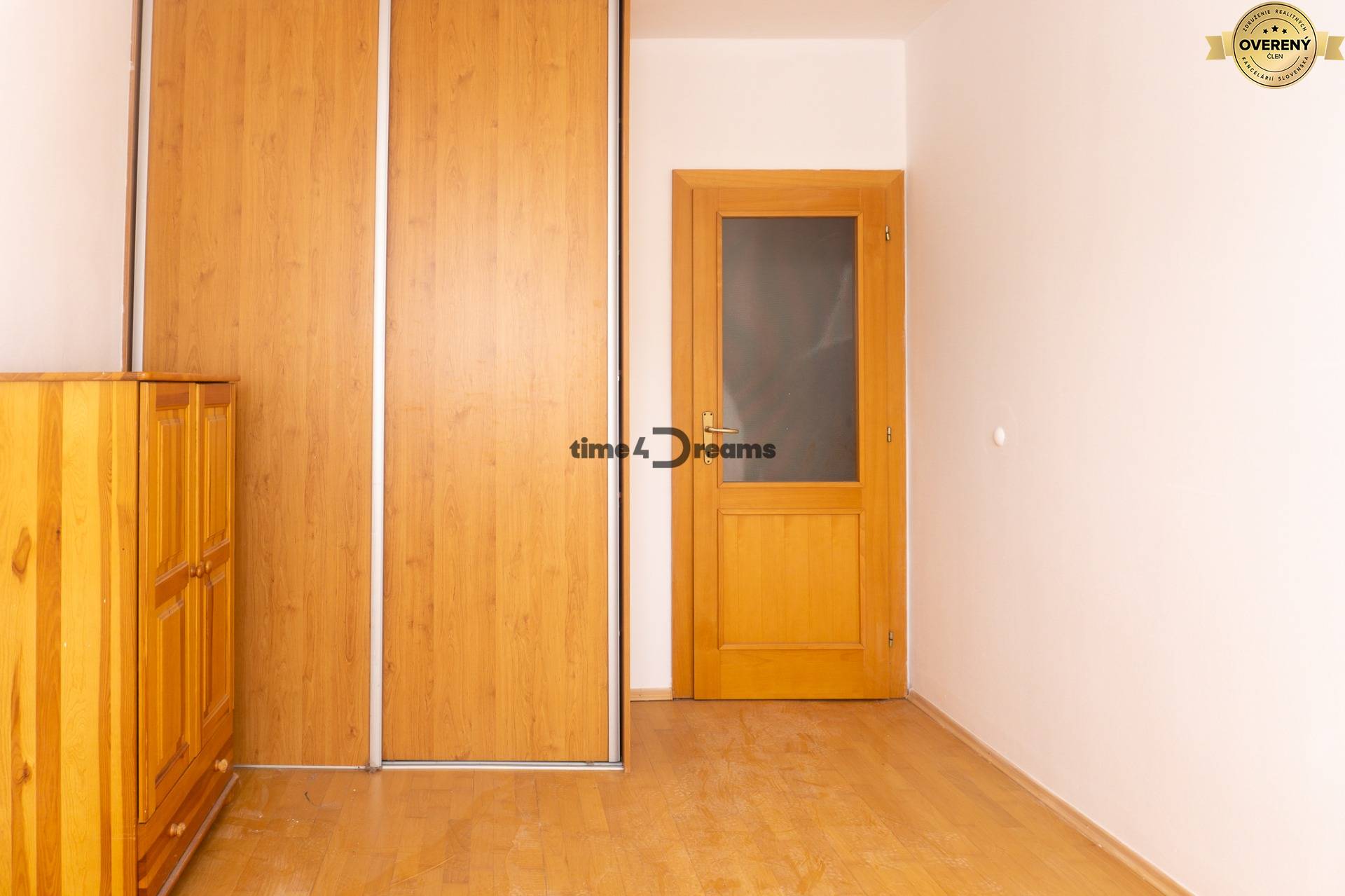 Na PREDAJ: 3 izbový byt + loggia + pivnica