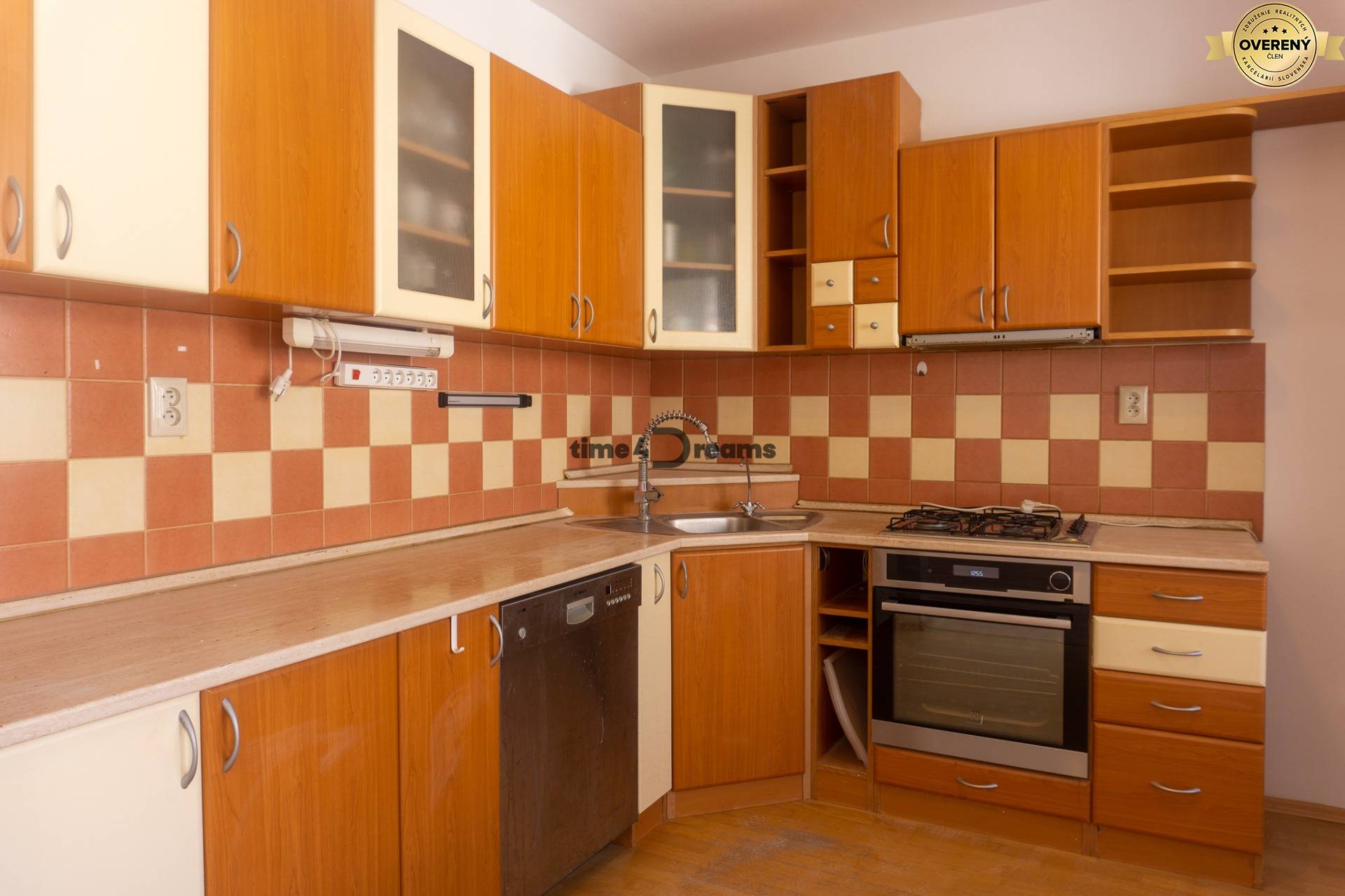 Na PREDAJ: 3 izbový byt + loggia + pivnica