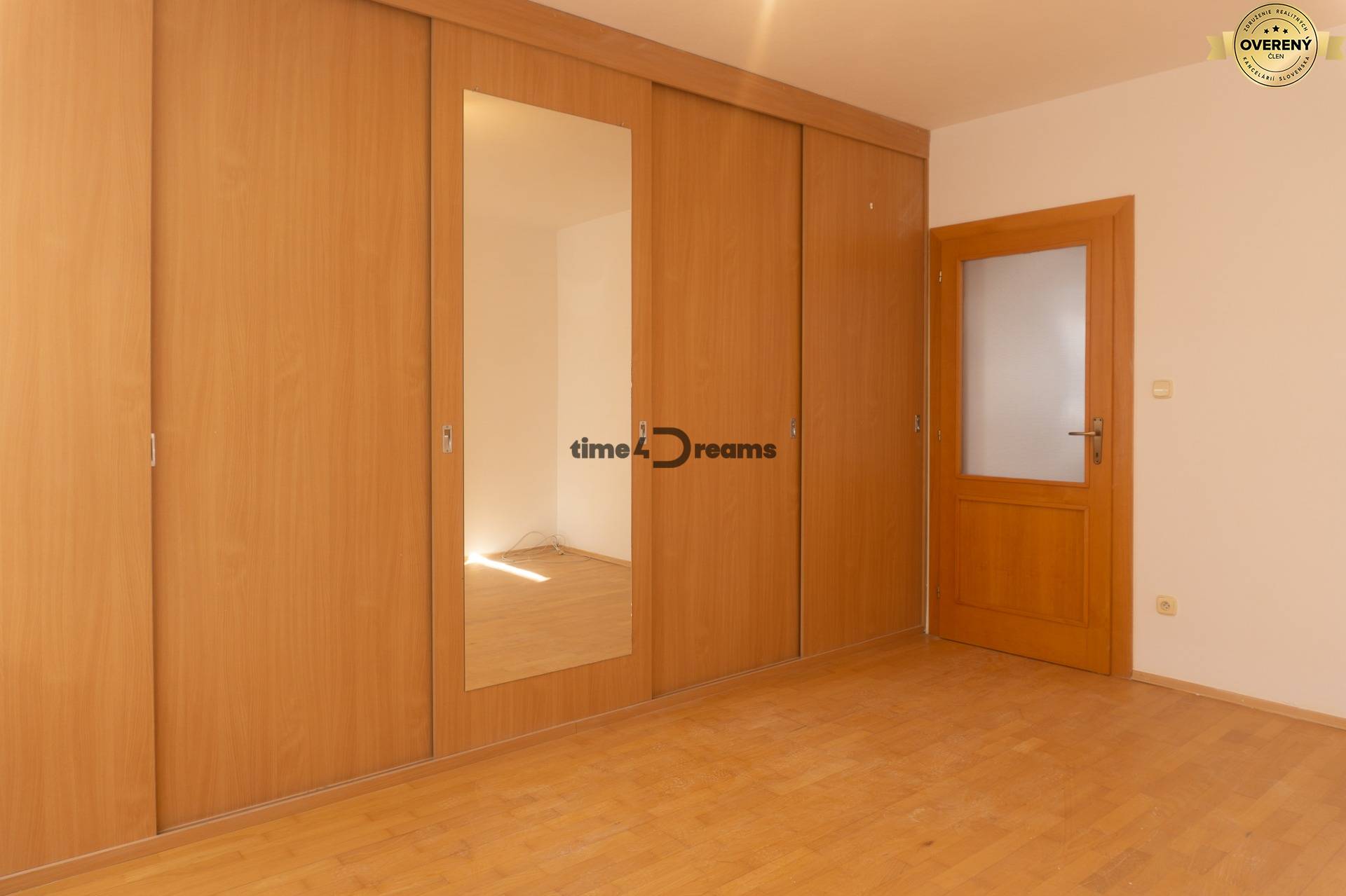 Na PREDAJ: 3 izbový byt + loggia + pivnica