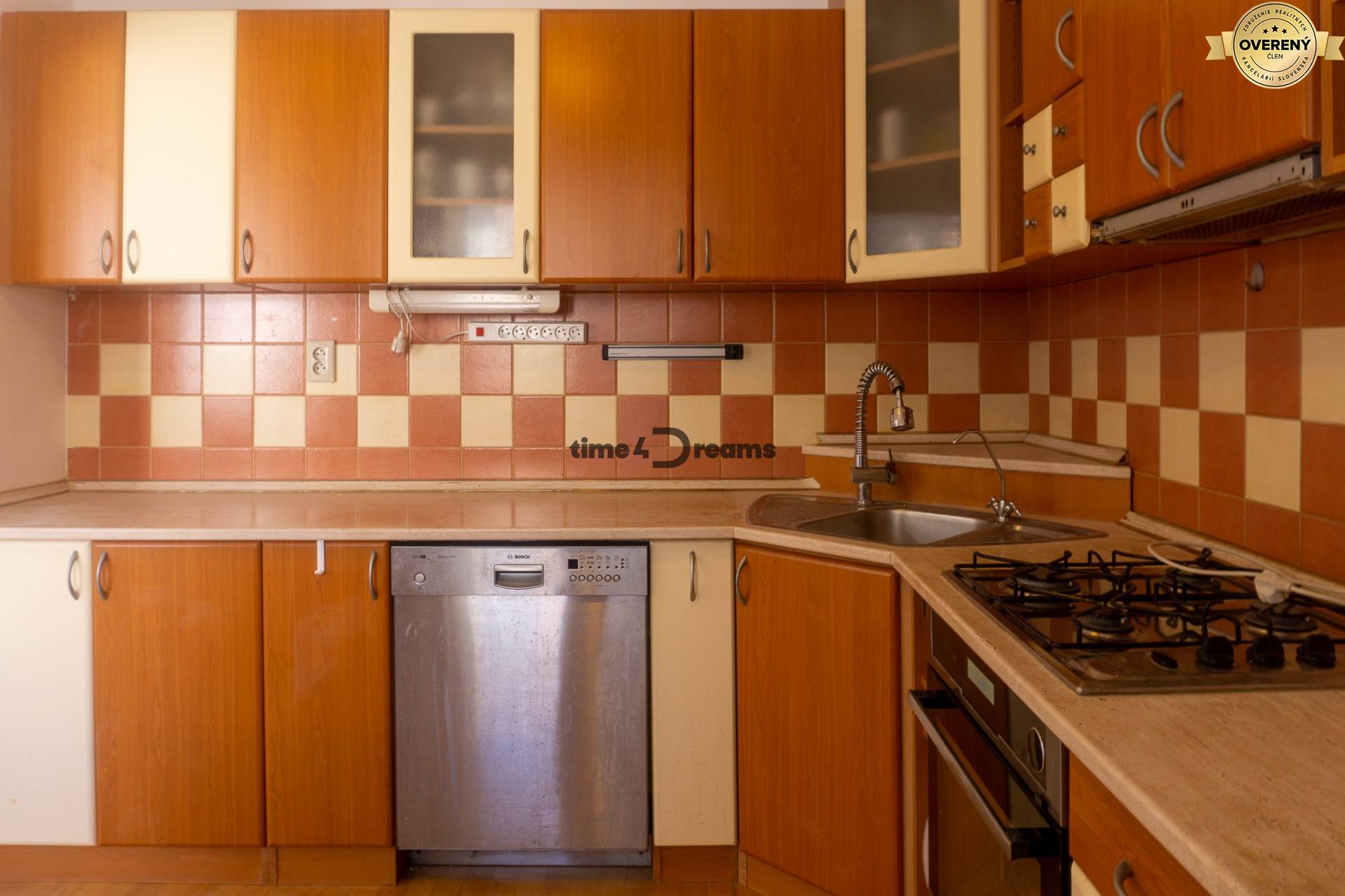 Na PREDAJ: 3 izbový byt + loggia + pivnica