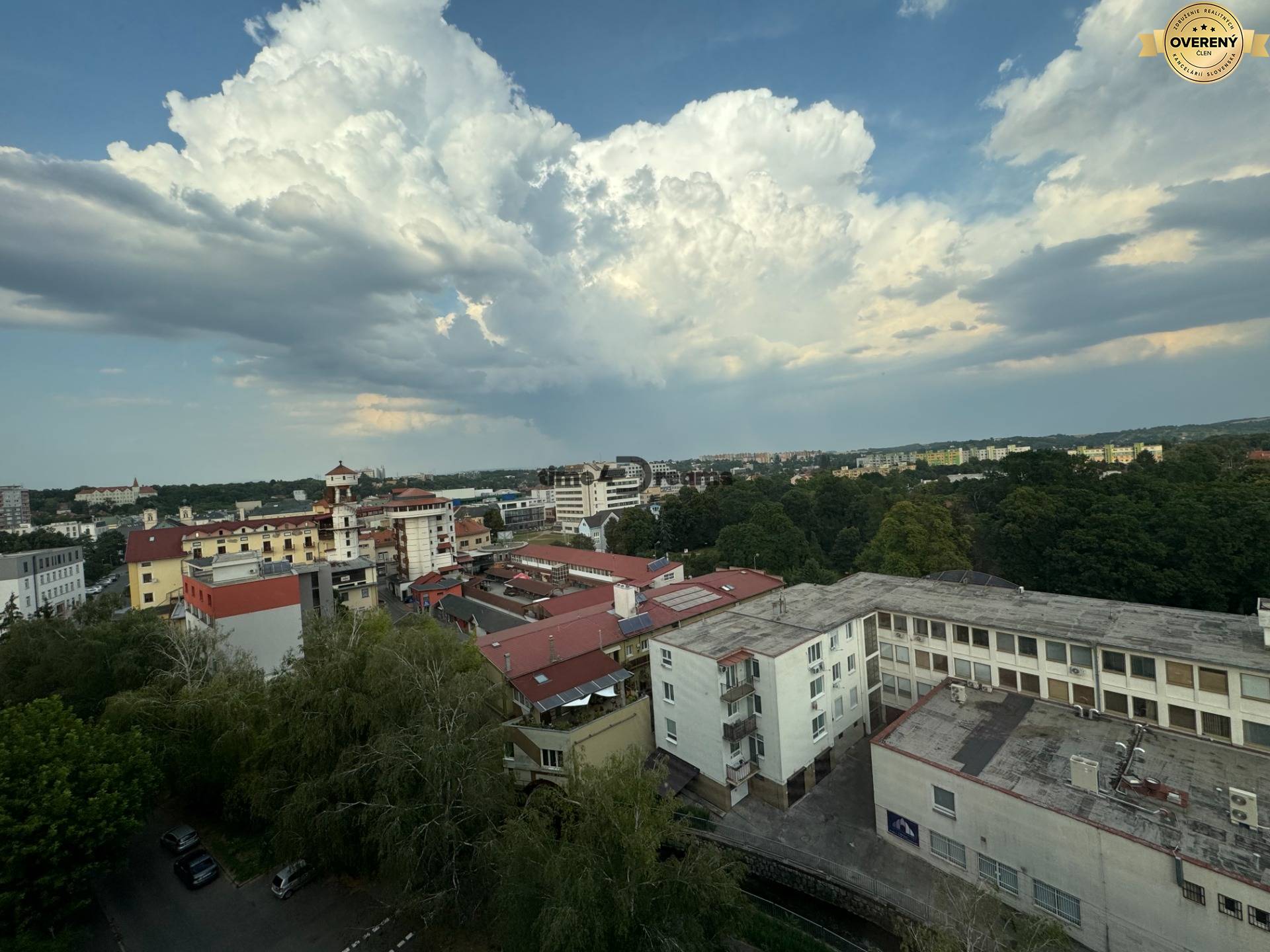 Na predaj: CENTRUM: 3 izb.byt + ŠATNIK + PIVNICA