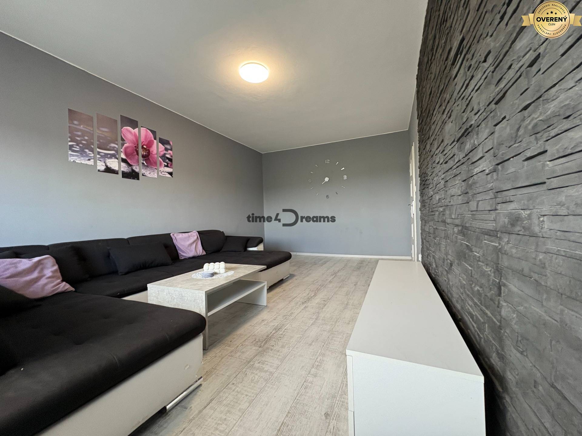 Na predaj: VEĽKY 3 ib + LOGGIA + ŠPAJZA + KUMBAL + PIVNICA