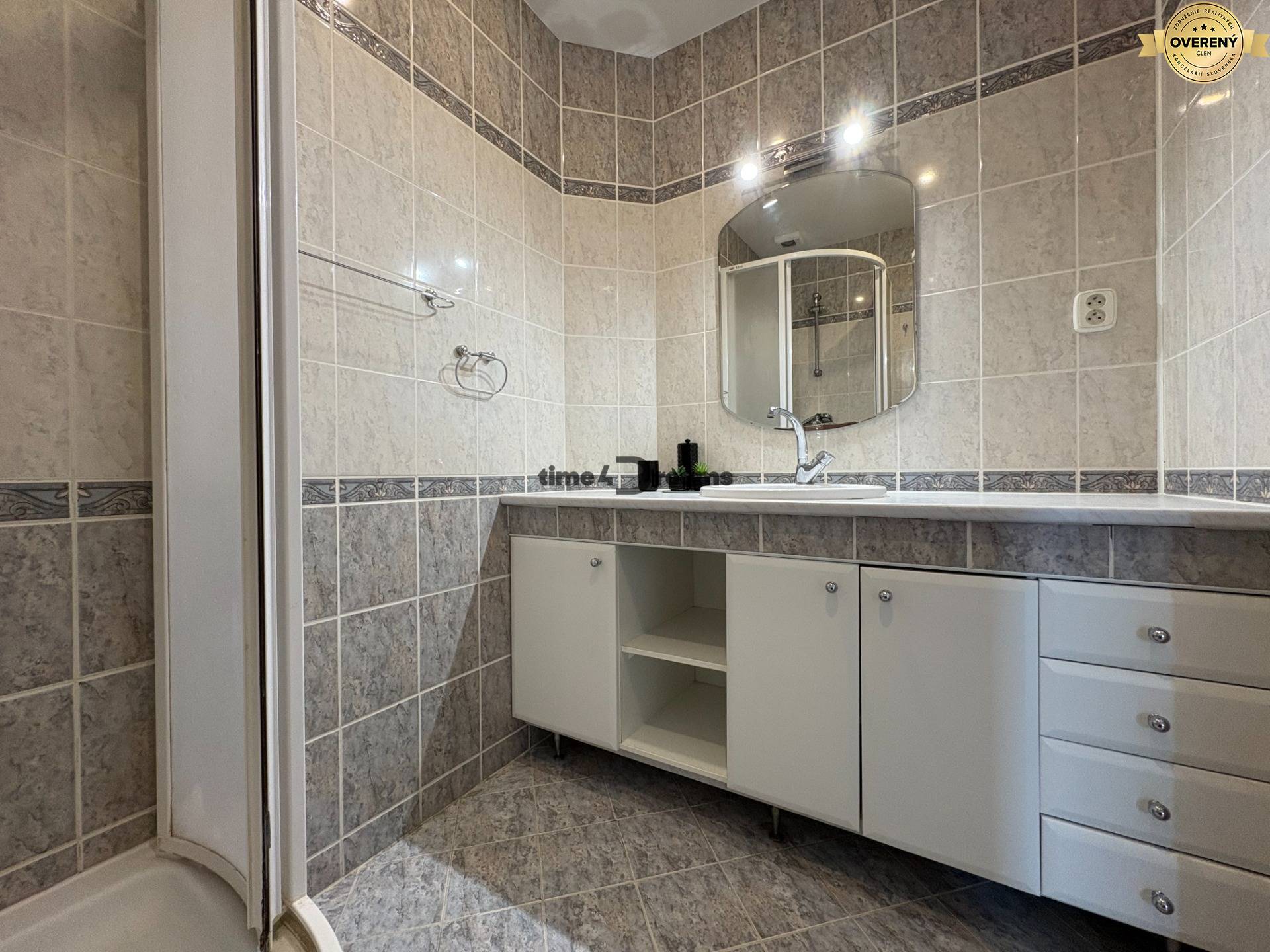 Na predaj: VEĽKY 3 ib + LOGGIA + ŠPAJZA + KUMBAL + PIVNICA