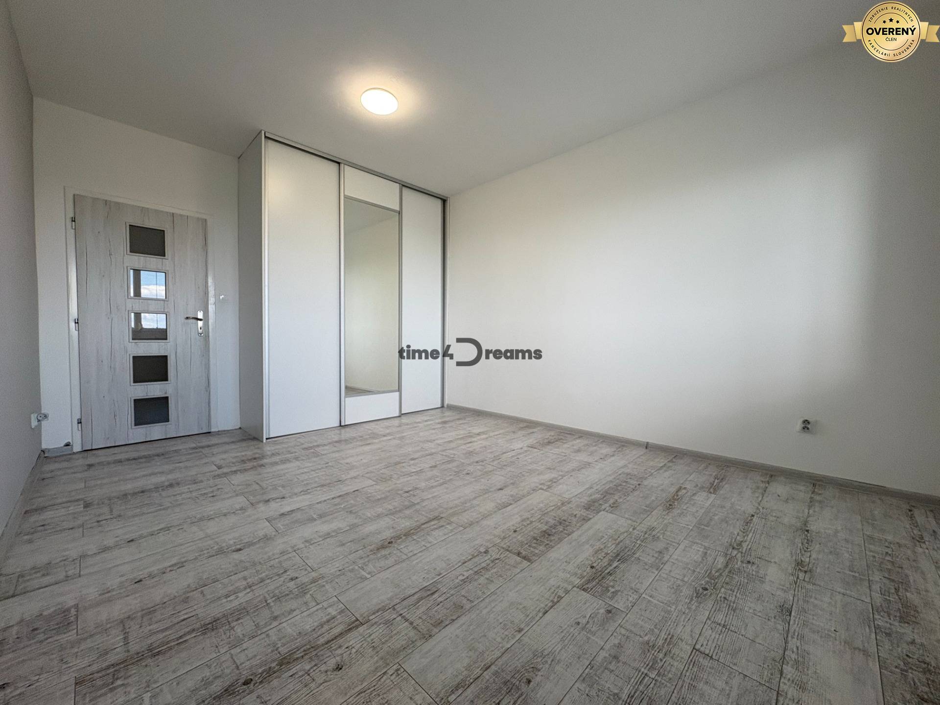 Na predaj: VEĽKY 3 ib + LOGGIA + ŠPAJZA + KUMBAL + PIVNICA