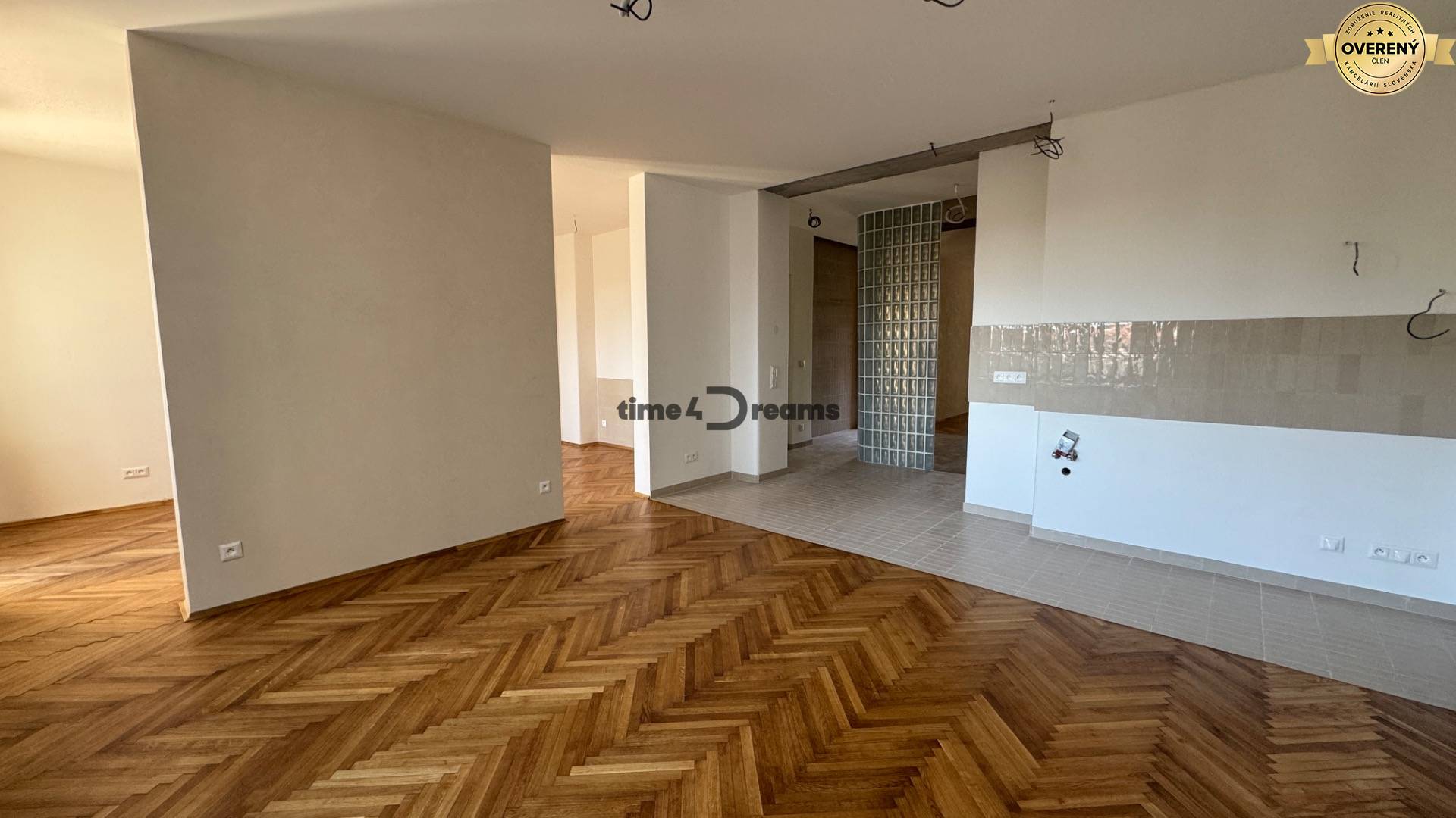 NA PREDAJ posledný štýlový byt v centre Nitry