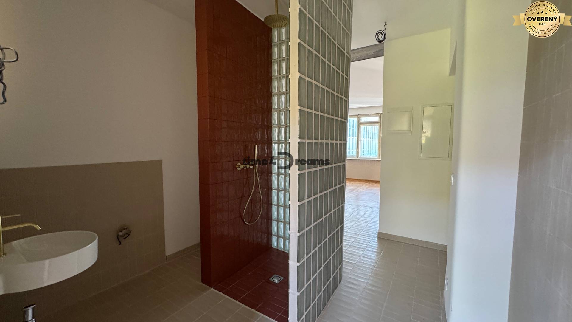 NA PREDAJ posledný štýlový byt v centre Nitry