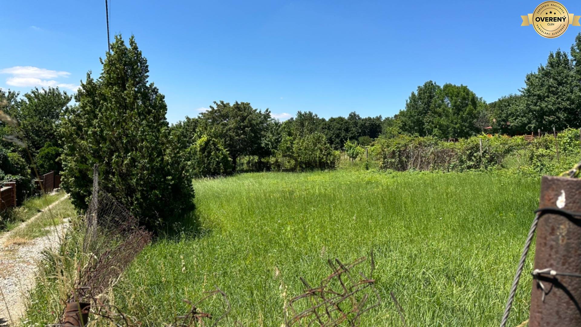 NA PREDAJ stavebný pozemok pod Zoborom ‼️znizena cena