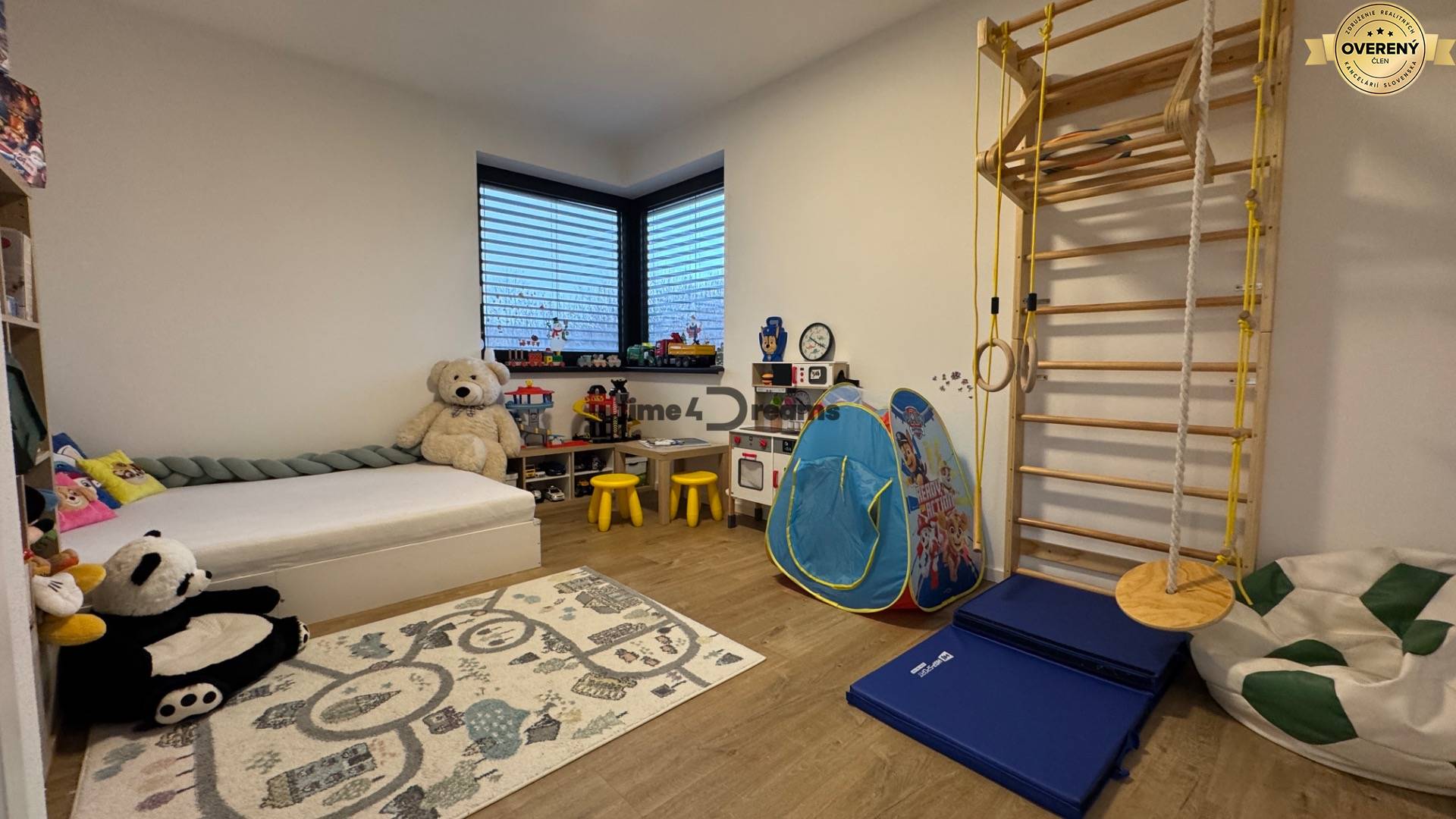 NA PREDAJ Nadštandardný rodinný dom v obci Pohranice NITRA