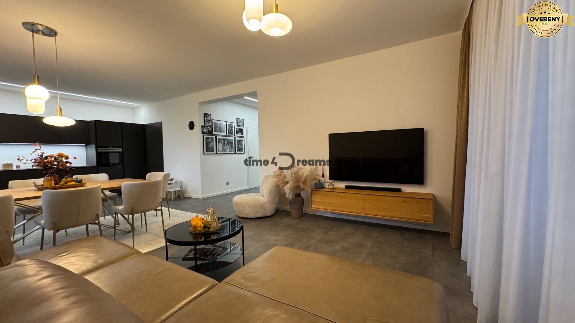 NA PREDAJ Nadštandardný rodinný dom v obci Pohranice NITRA