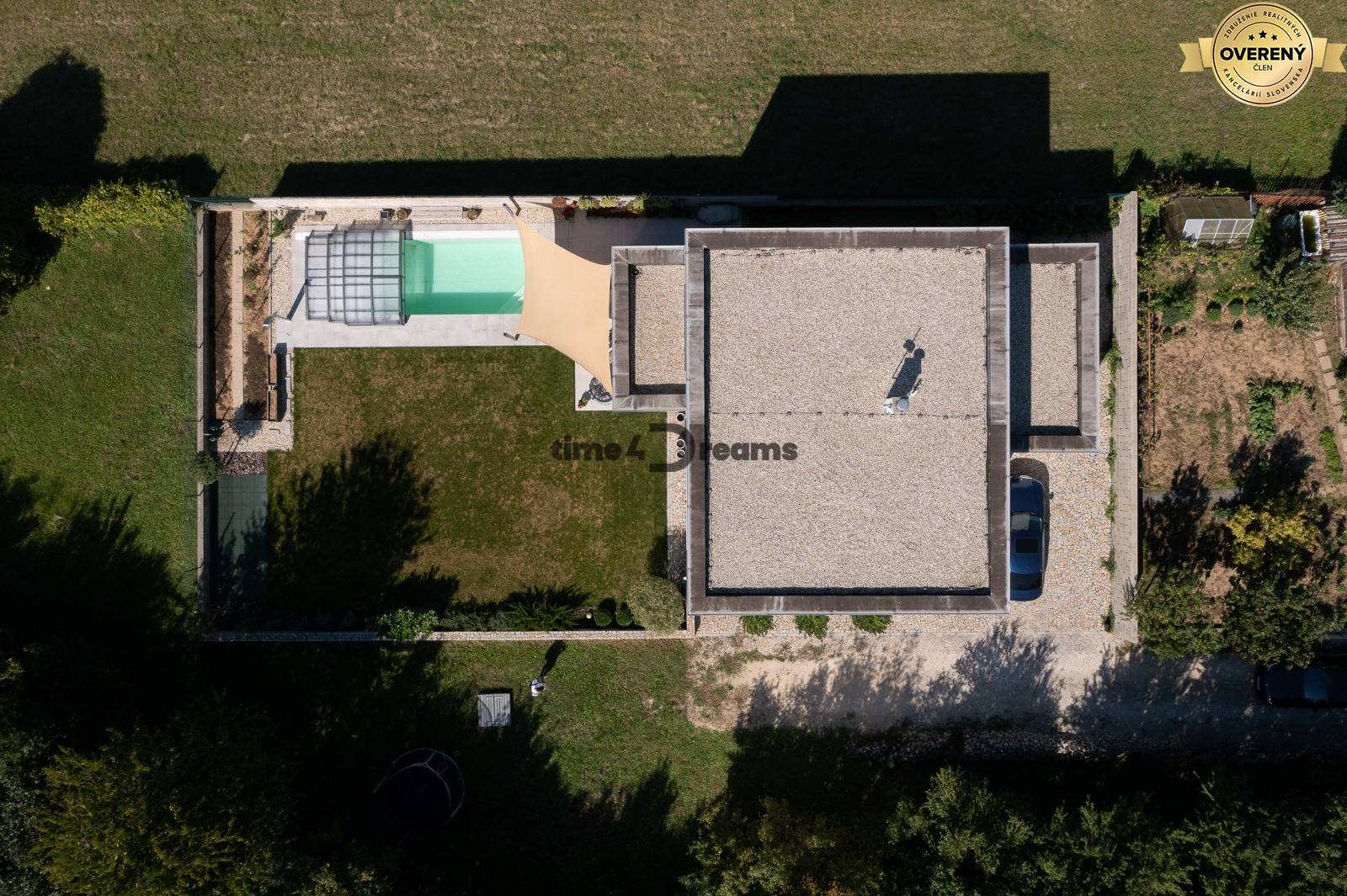 NA PREDAJ Nadštandardný rodinný dom v obci Pohranice NITRA