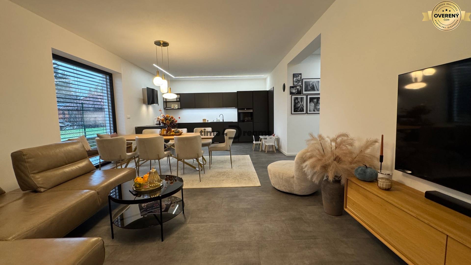 NA PREDAJ Nadštandardný rodinný dom v obci Pohranice NITRA