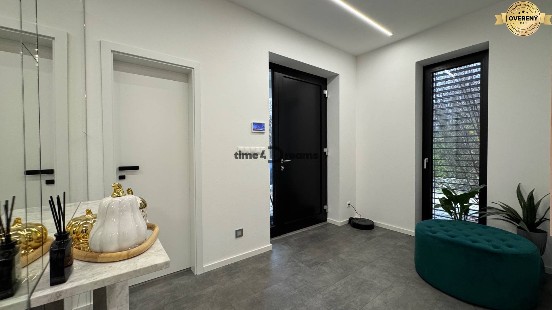 NA PREDAJ Nadštandardný rodinný dom v obci Pohranice NITRA