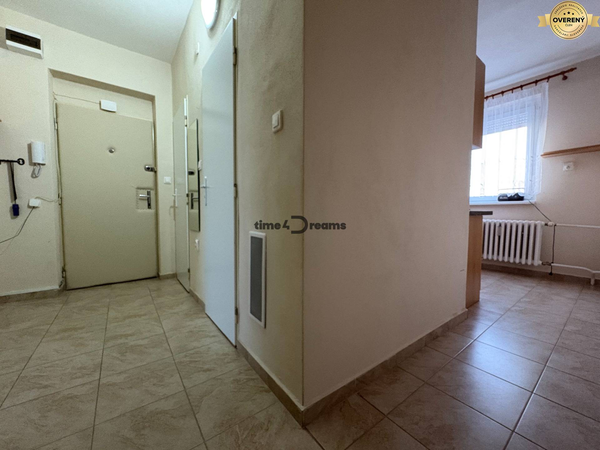 Na predaj: 3 izb.byt + LOGGIA + PIVNICA + KLÍMA