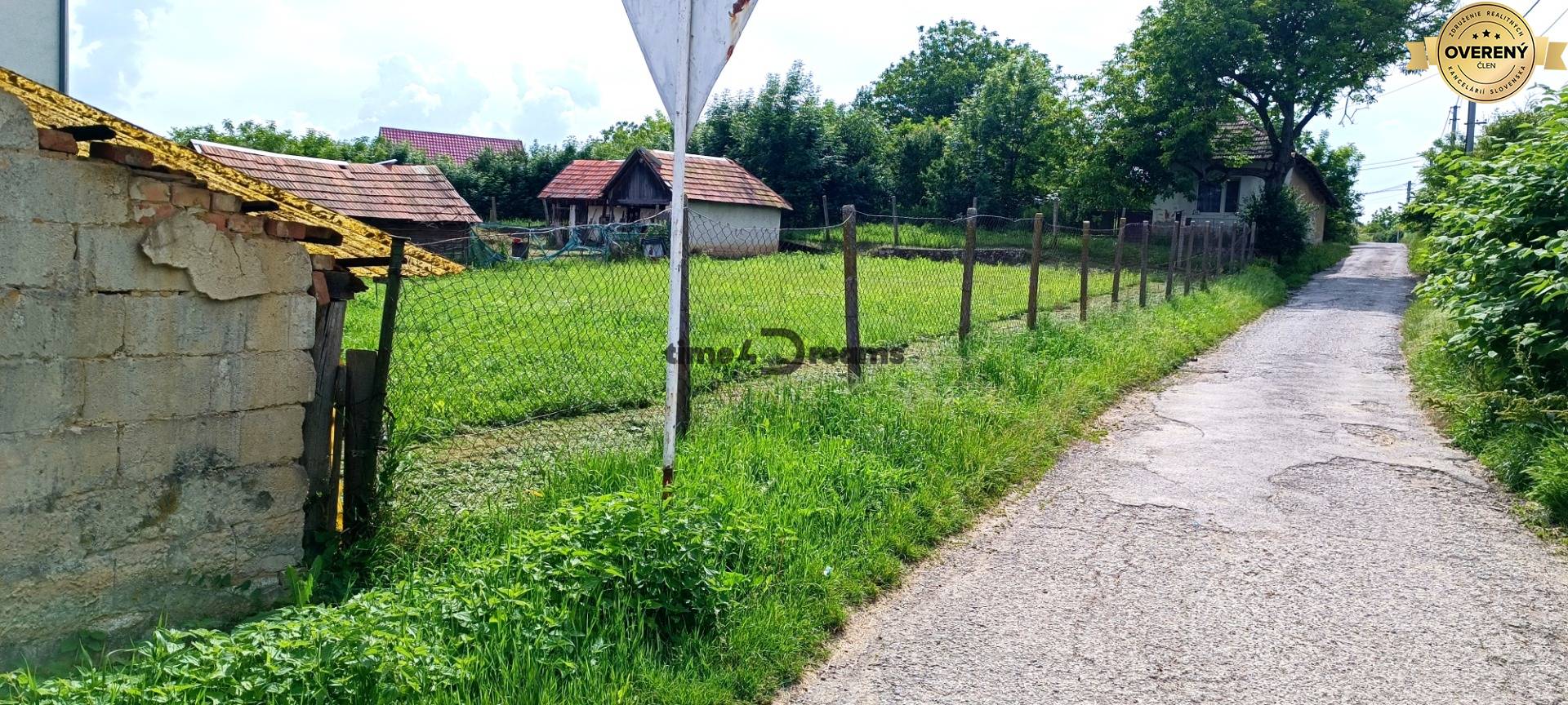 NA PREDAJ stavebný pozemok v Plavých Vozokanoch