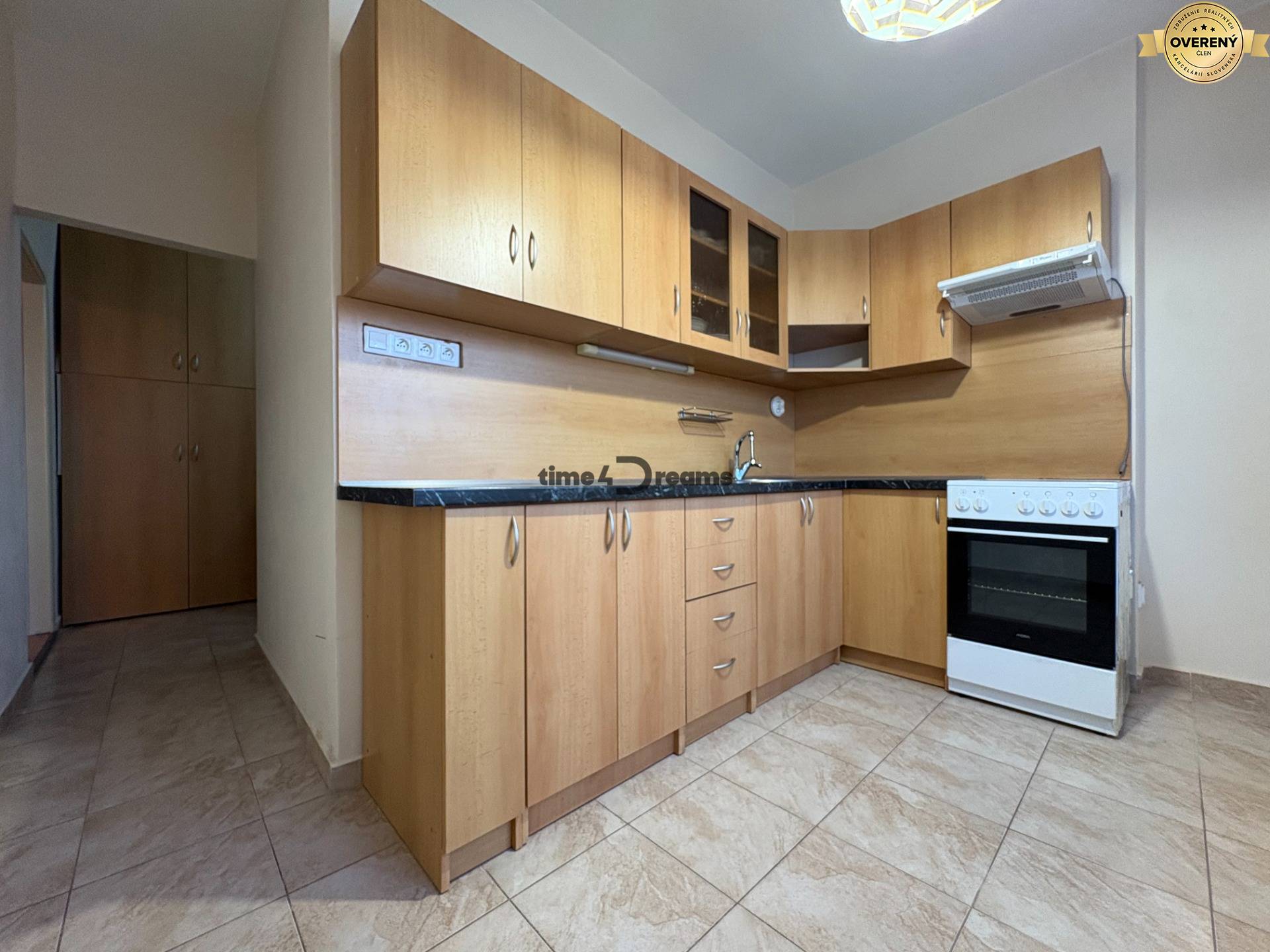 Na predaj: 3 izb.byt + LOGGIA + PIVNICA + KLÍMA