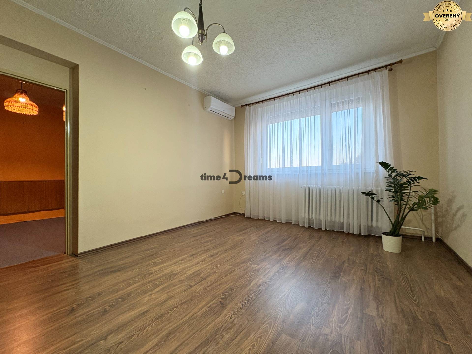 Na predaj: 3 izb.byt + LOGGIA + PIVNICA + KLÍMA