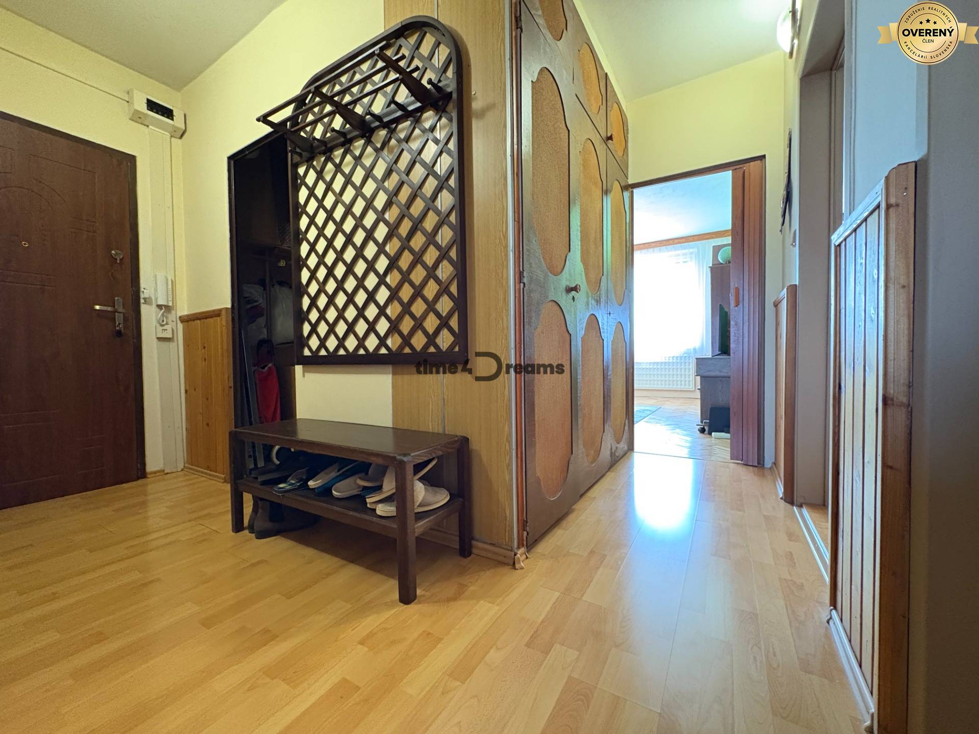 Na predaj: CENTRUM veľký 3 izb.byt + BALKON + ŠATNIK