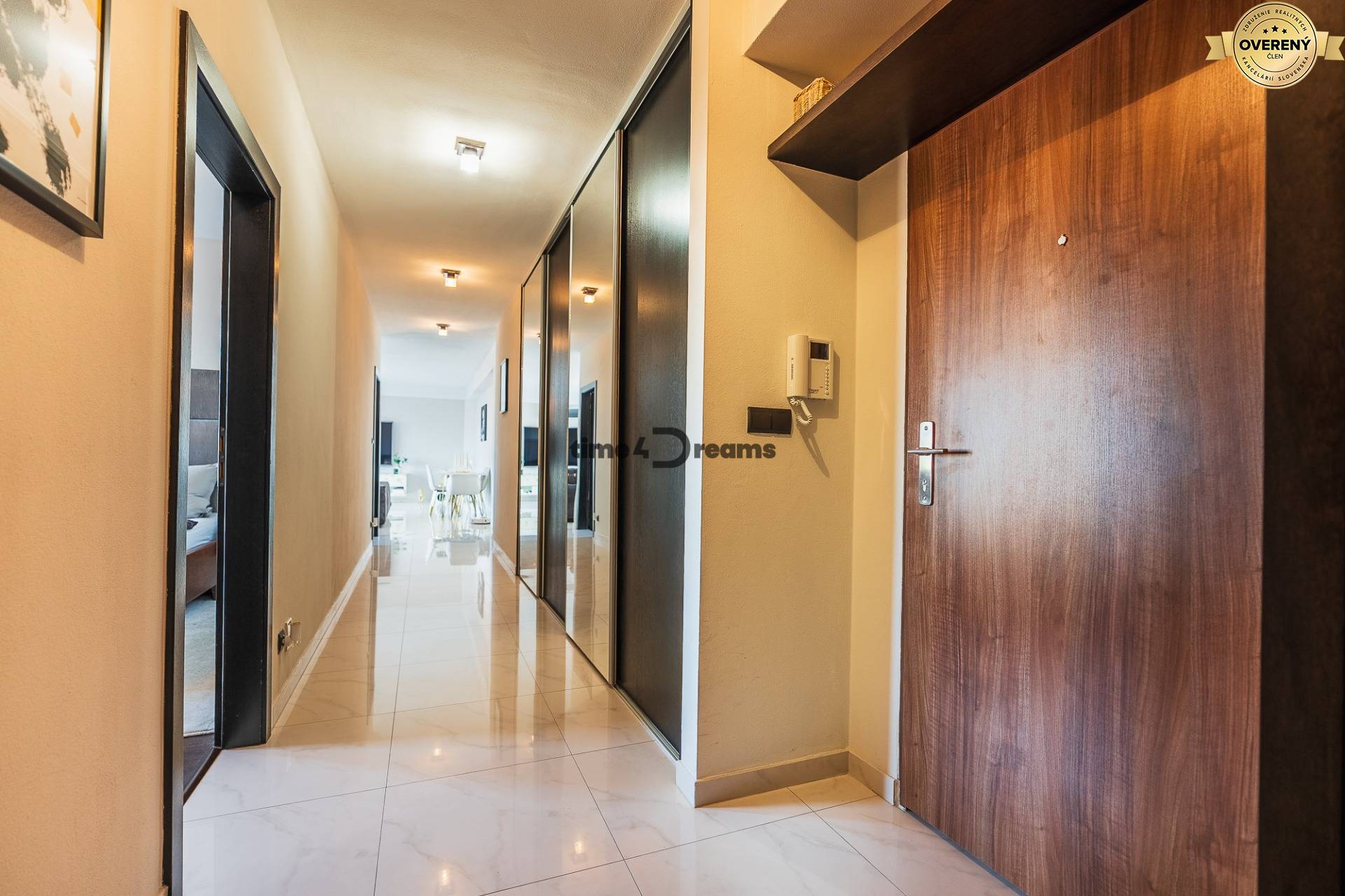 NA PREDAJ Luxusný 3-izbový byt v centre mesta Nitra