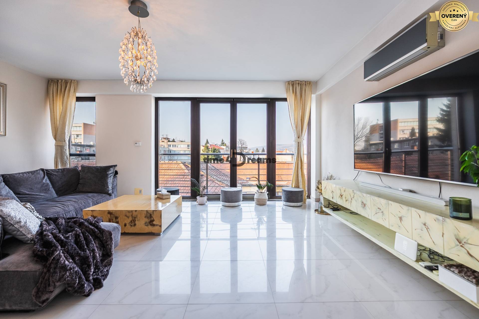 NA PREDAJ Luxusný 3-izbový byt v centre mesta Nitra