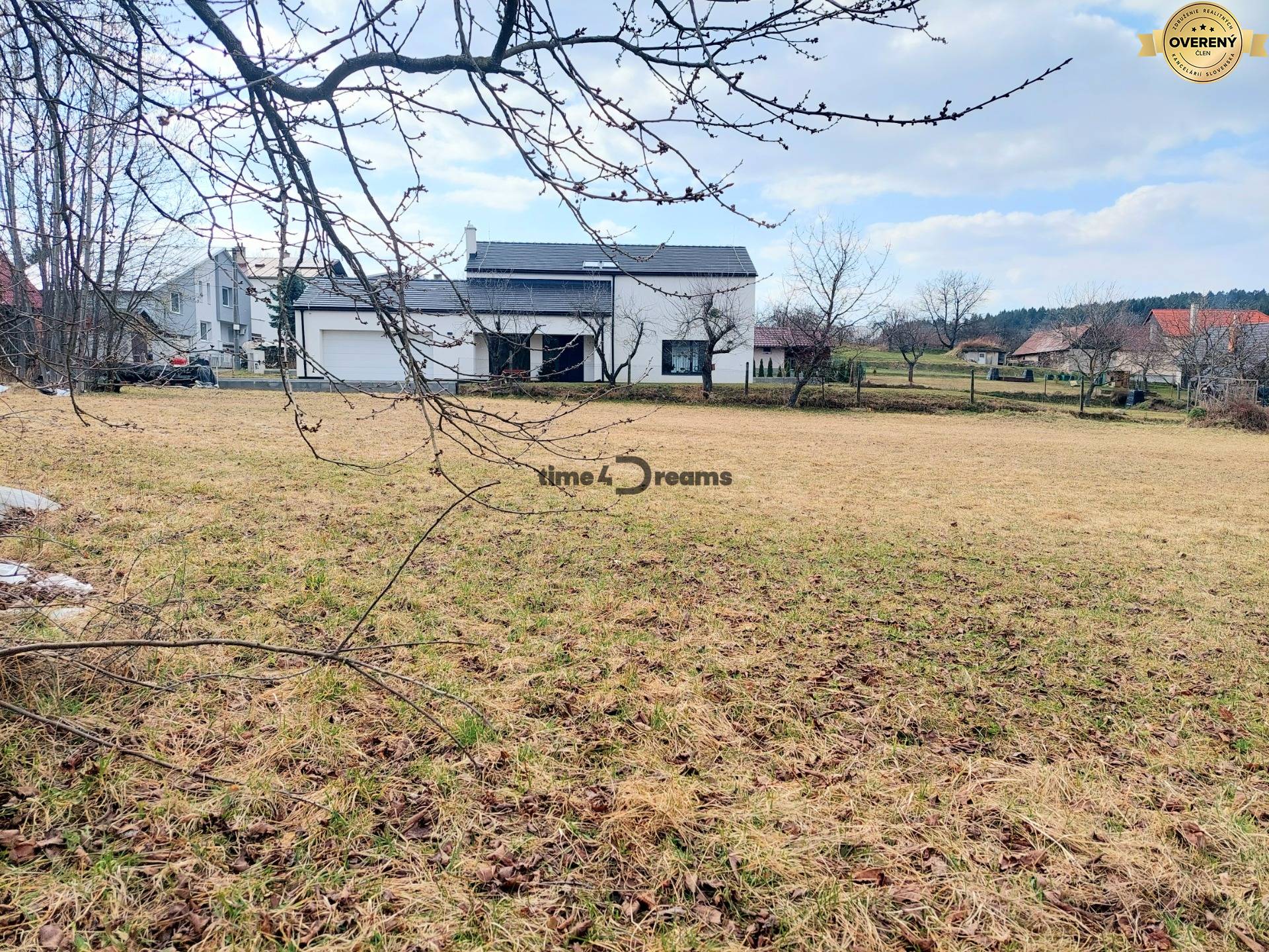 NA PREDAJ pekný pozemok na stavbu domu HROCHOŤ okr.BB