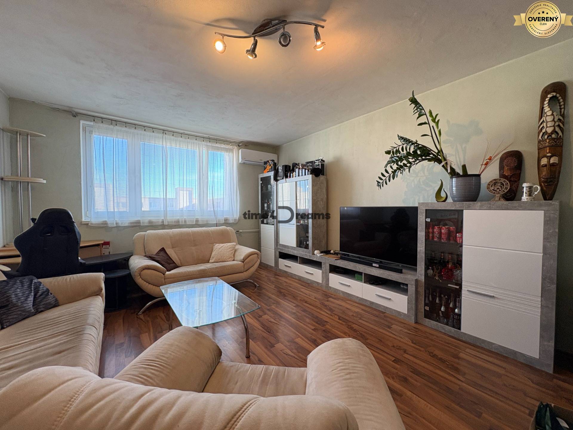 Na predaj: Veľký 3 izb.byt + loggia + pivnica