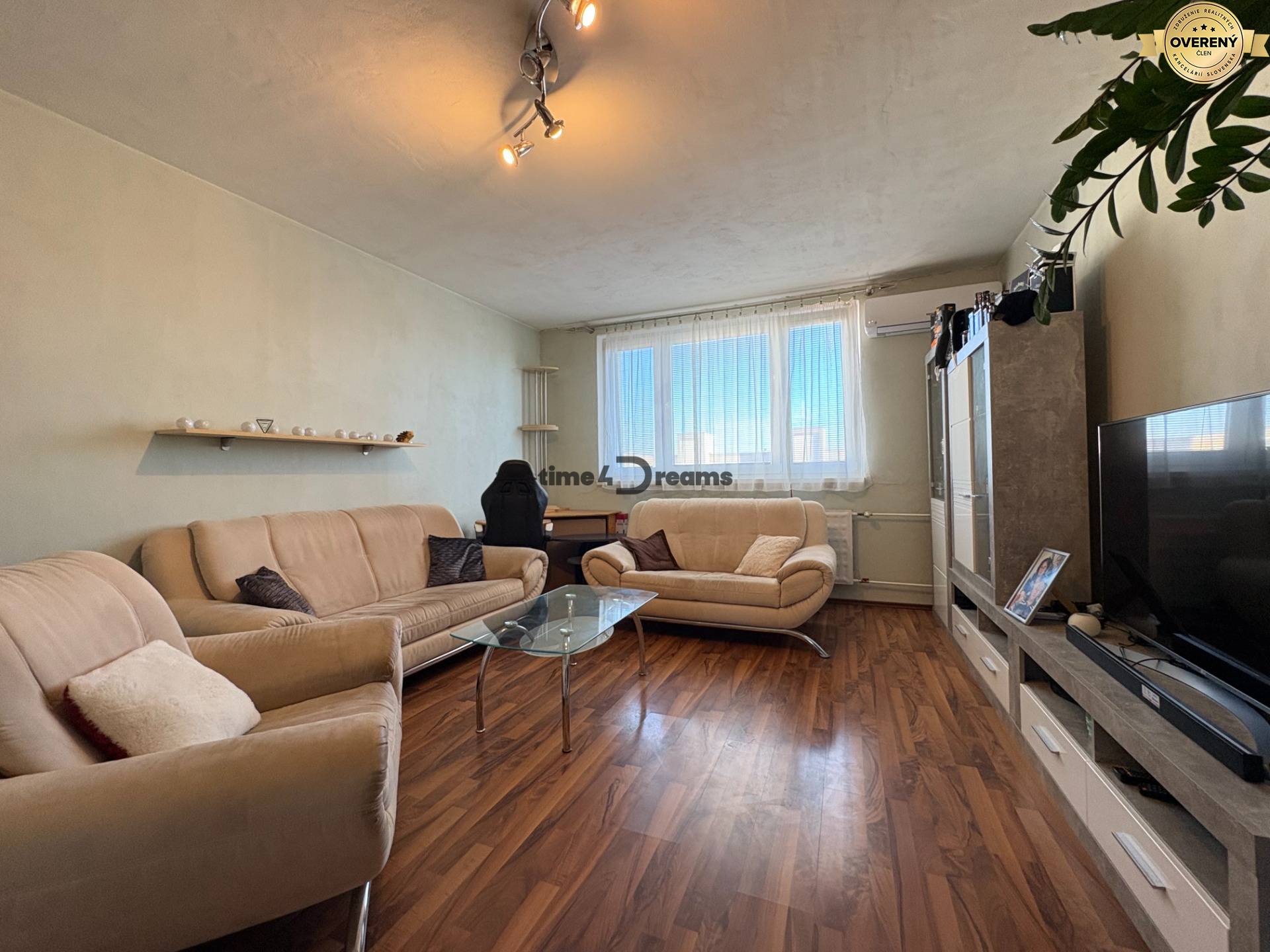 Na predaj: Veľký 3 izb.byt + loggia + pivnica